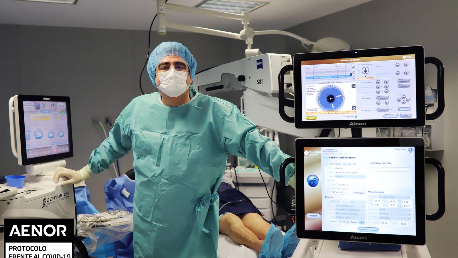 Ramón Ruiz Mesa en el quirófano.