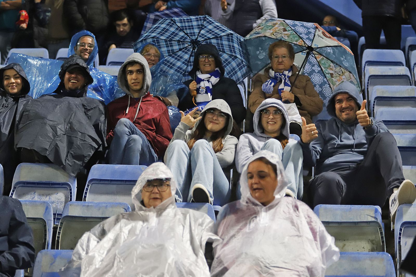 Imágenes del ambiente en el Recreativo de Huelva - San Fernando