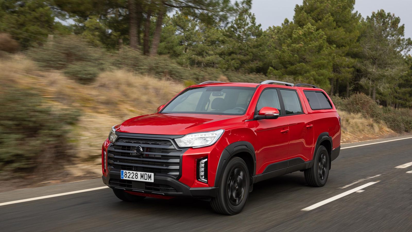 En carretera se desenvuelve bien, incluso mejor que otros pick-up en curva; aunque la dirección es, como en todos ellos, lenta. En carretera se desenvuelve bien, incluso mejor que otros pick-up en curva; aunque la dirección es, como en todos ellos, lenta.