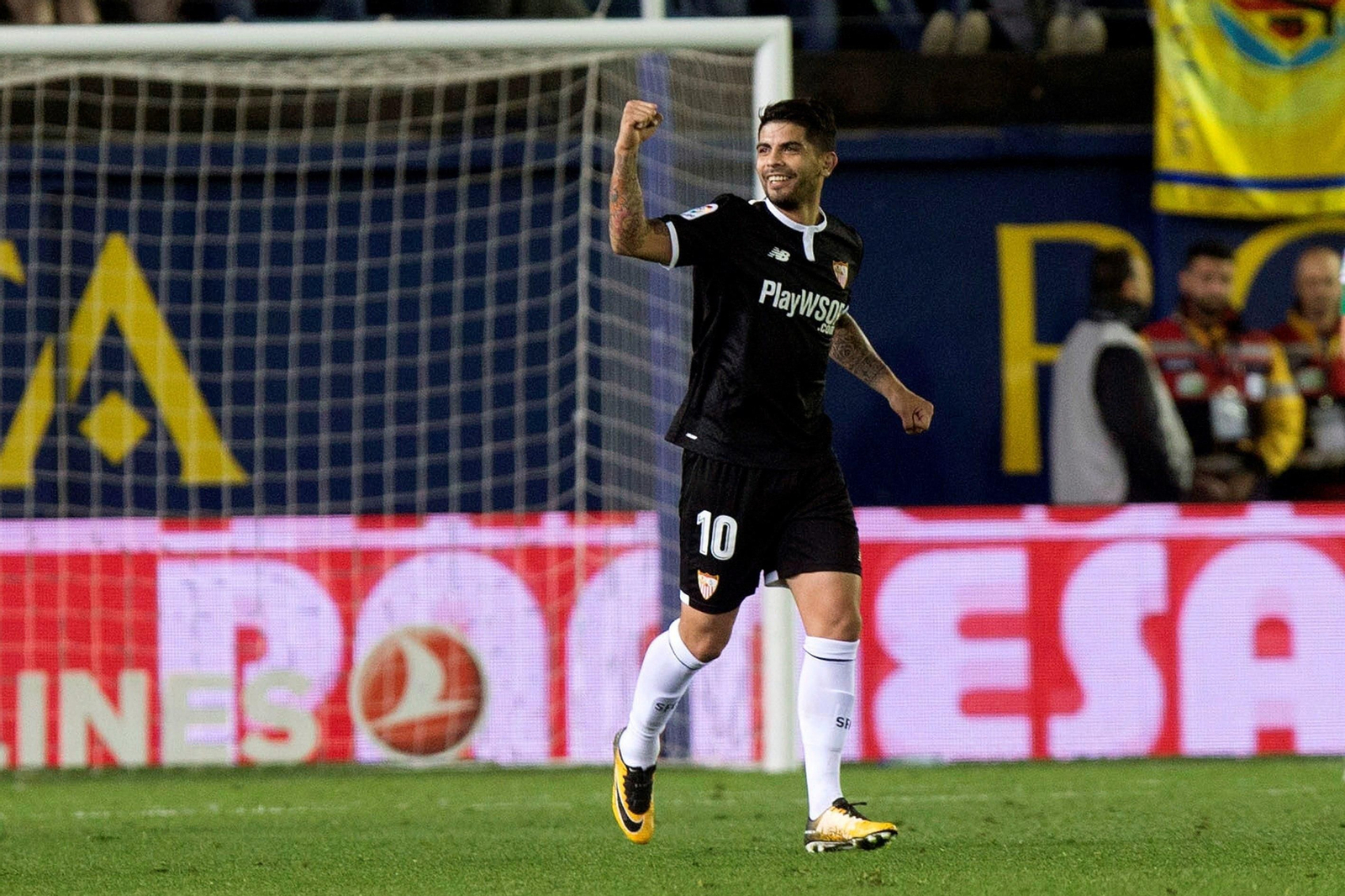 Banega celebra el 2-3 definitivo instantes después de marcar de penalti.