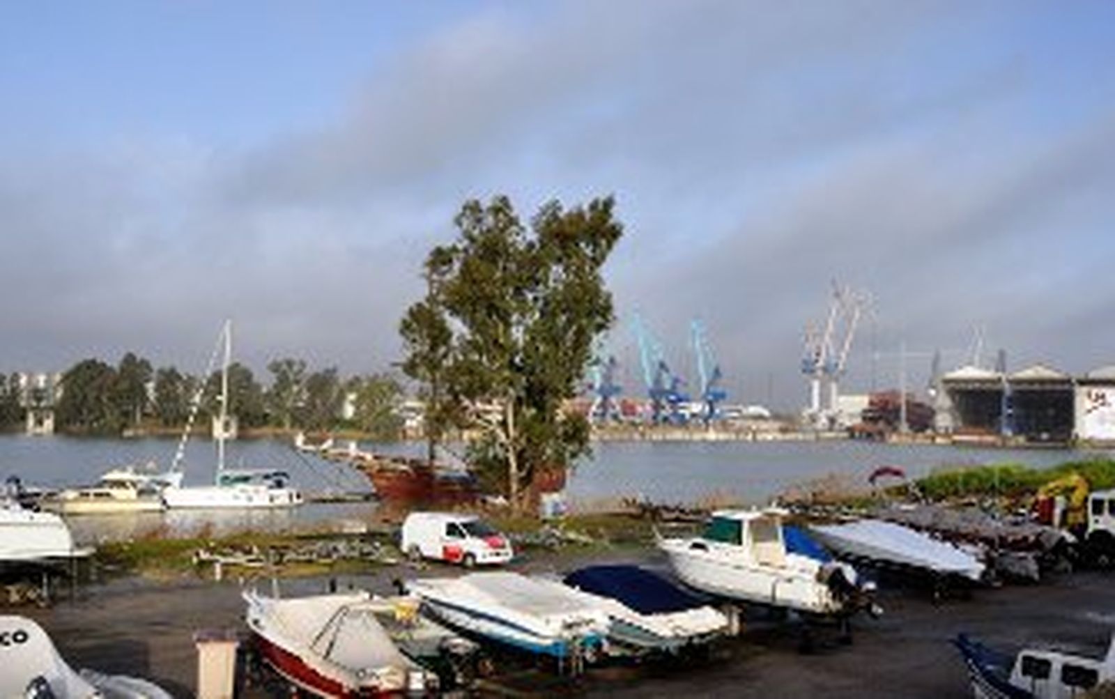 La Zona Franca de Sevilla, una "operación sin sentido"