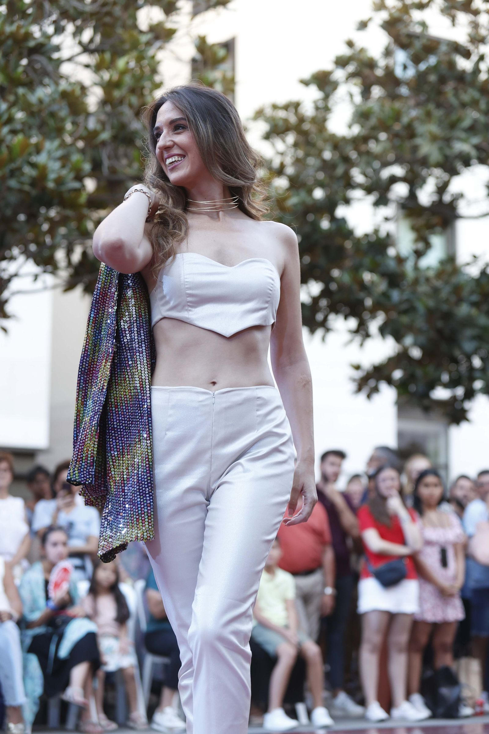 Las imágenes del Desfile de Jóvenes Diseñadores en la Plaza de la Magdalena