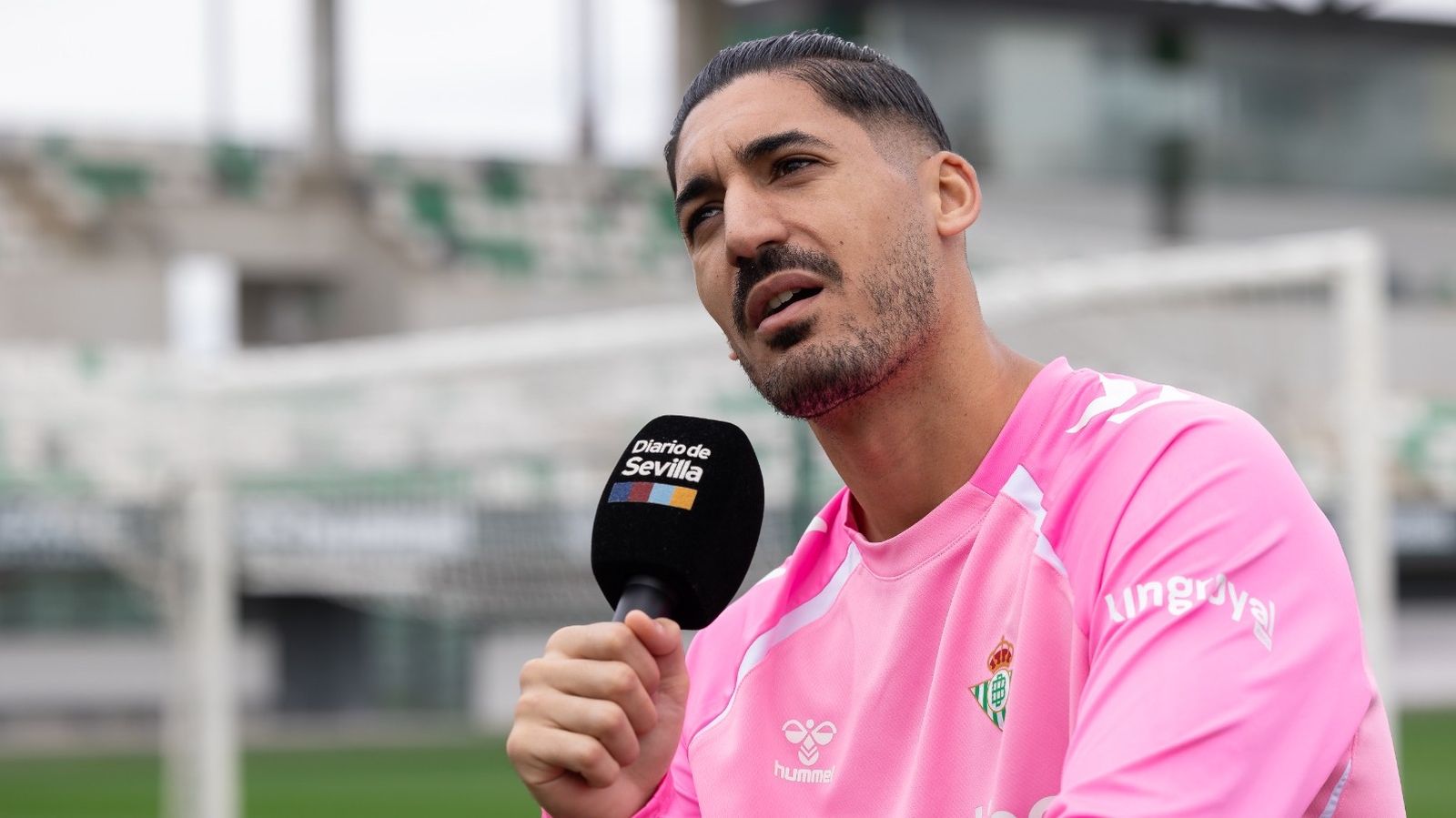 Álvaro Valles responde a una pregunta en la entrevista de Diario de Sevilla