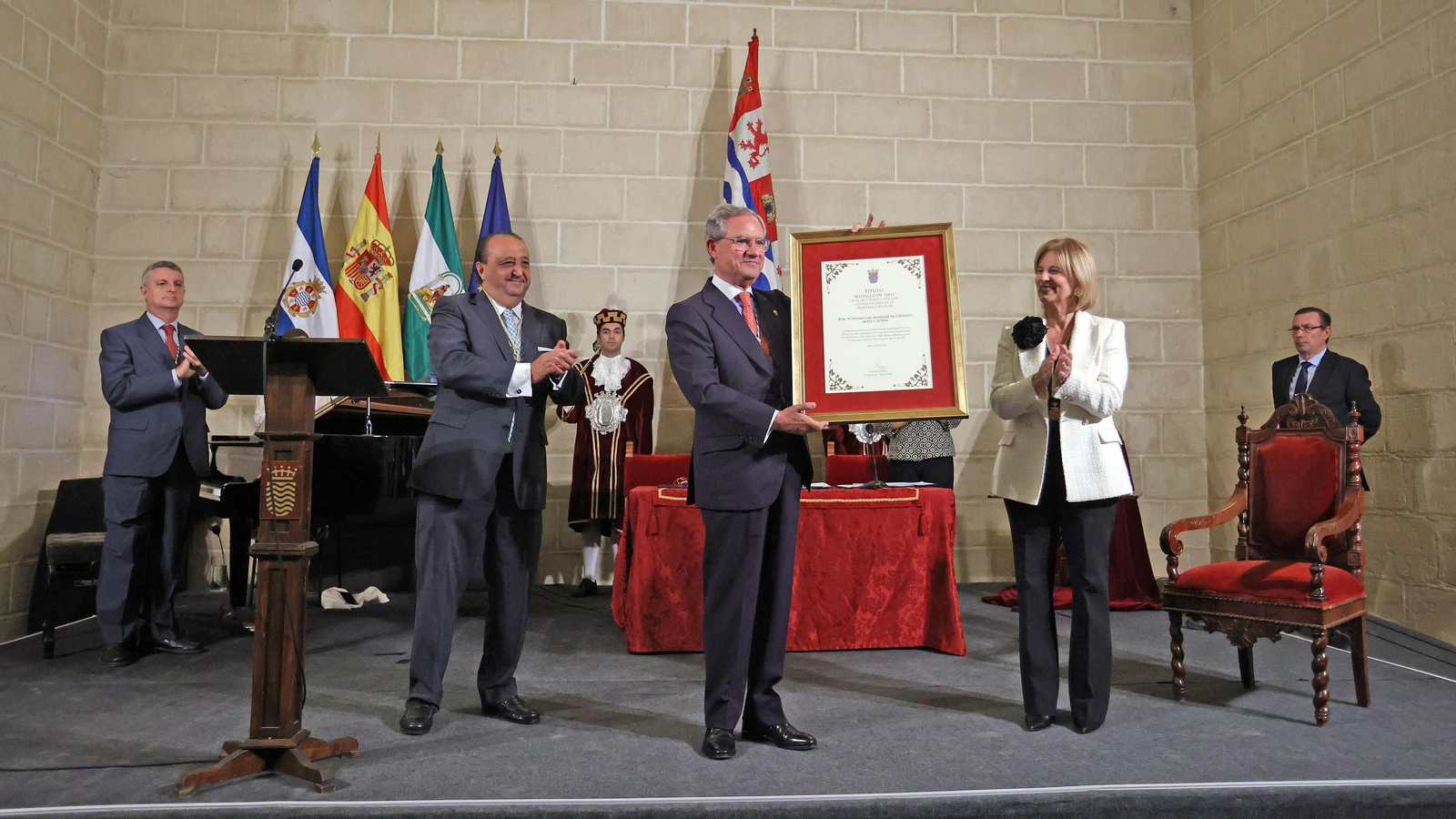 Imágenes de la Medalla de Oro de Jerez a la Academia San Dionisio