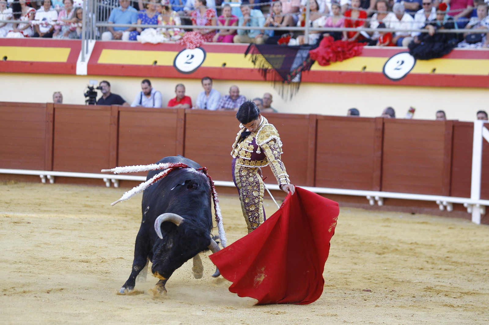 Imágenes de la corrida de toros de la Feria de Vera, con Morante de la Puebla, Emilio de Justo y Pablo Aguado