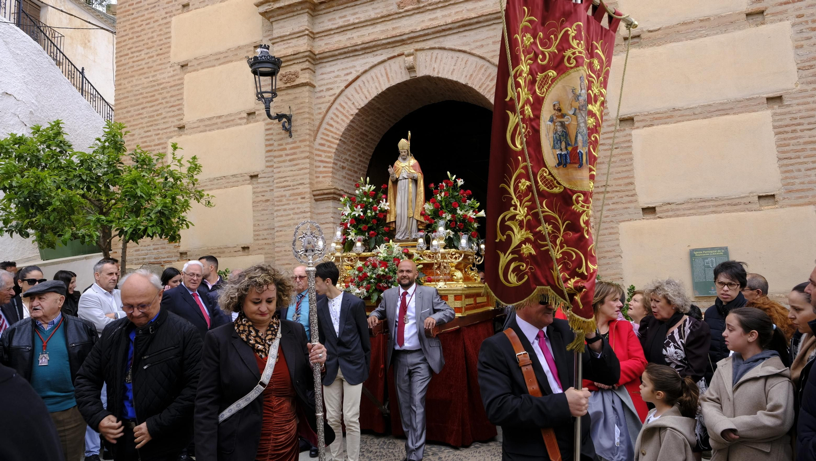 Imágenes de la procesión y paella solidaria en las Fiestas de Abla