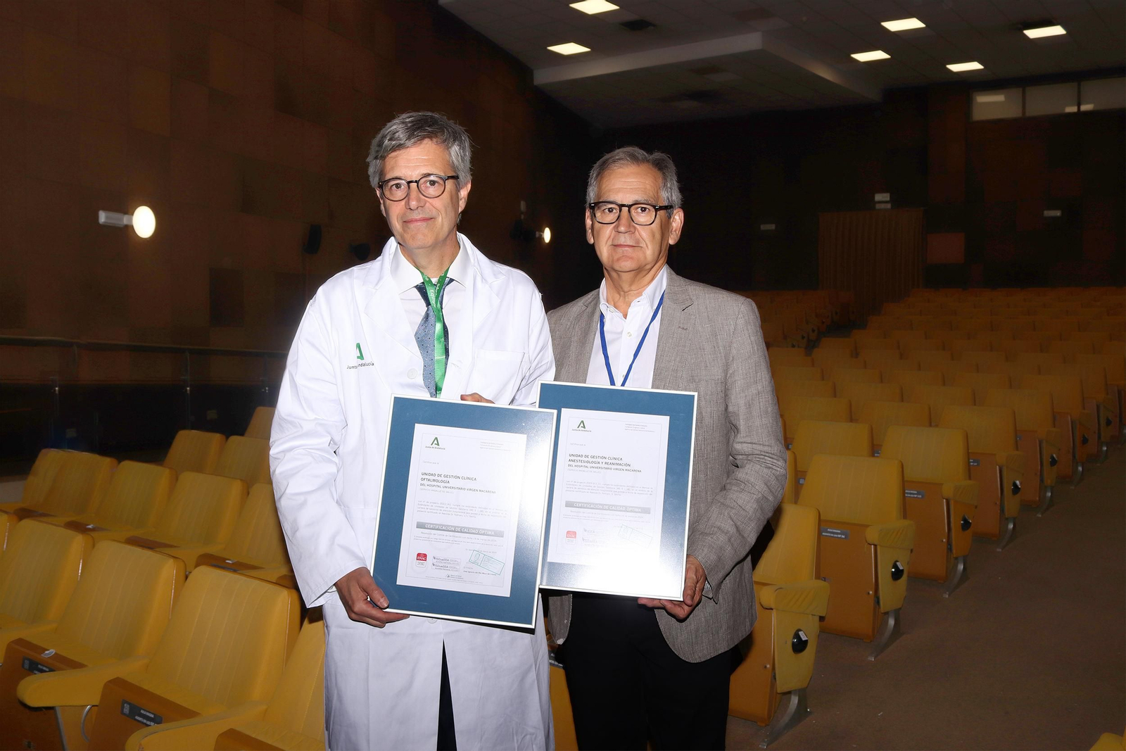 Jefes de Servicio de Oftalmología y Anestesiología y Reanimación, Enrique Rodríguez de la Rúa  y Antonio Ontanilla