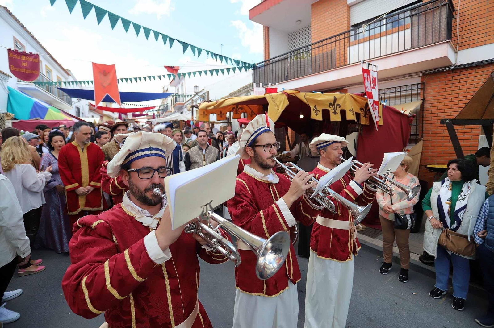 Imágenes del gran ambiente en la Feria Medieval de Palos de la Frontera, Huelva