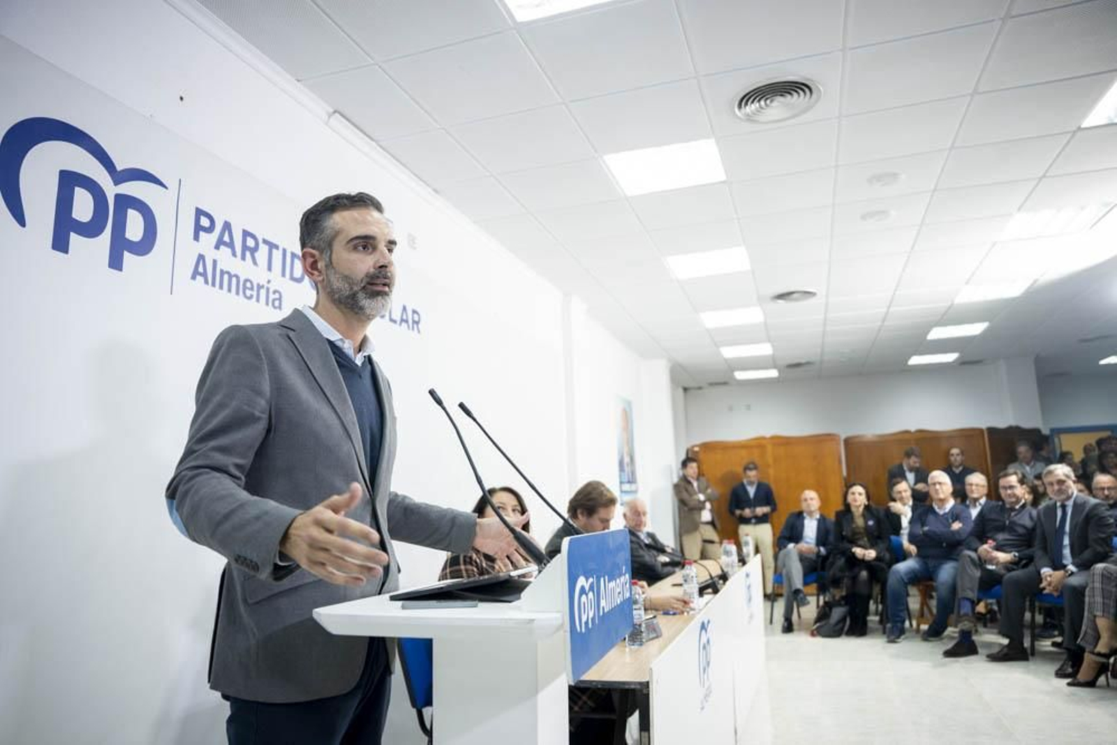 Las imágenes de la junta en la que el PP de Almería se renueva
