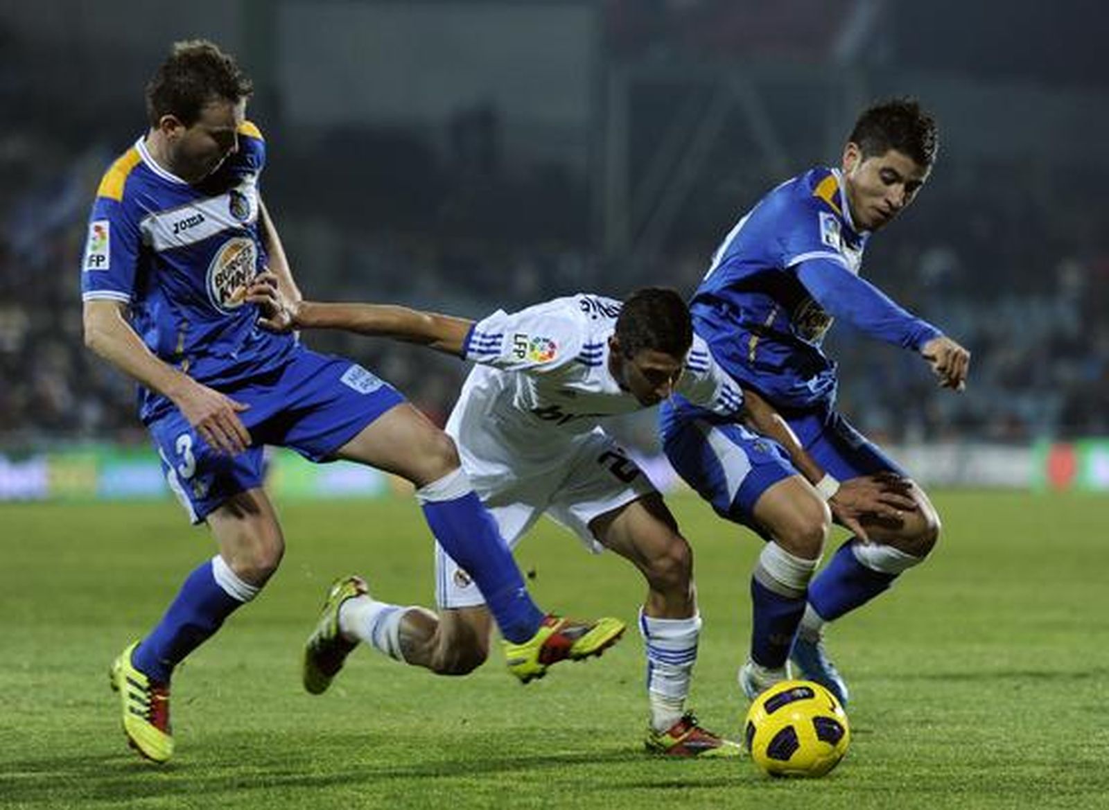 El Madrid estrena 2011 con una victoria frente al Getafe.

Foto: Reuter-AFP