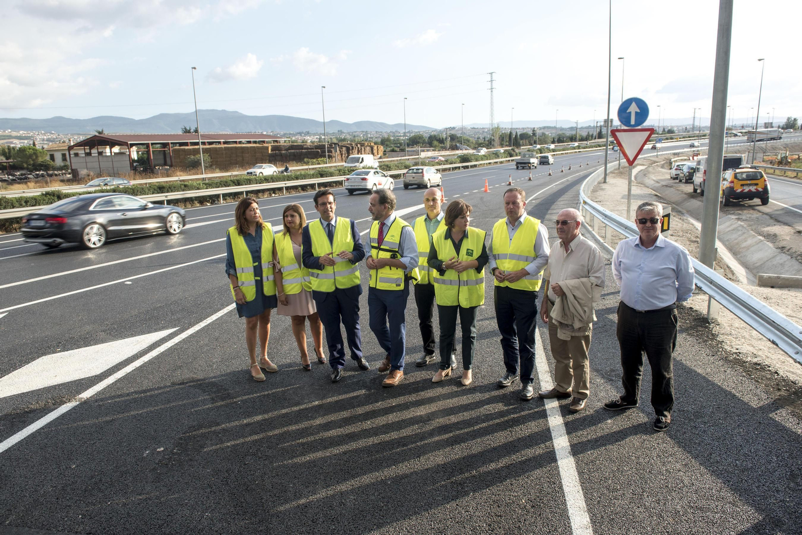 Representantes de la Junta y el Ayuntamiento, encabezados por el consejero Felipe López y el alcalde Francisco Cuenca, inauguraron la estructura.
