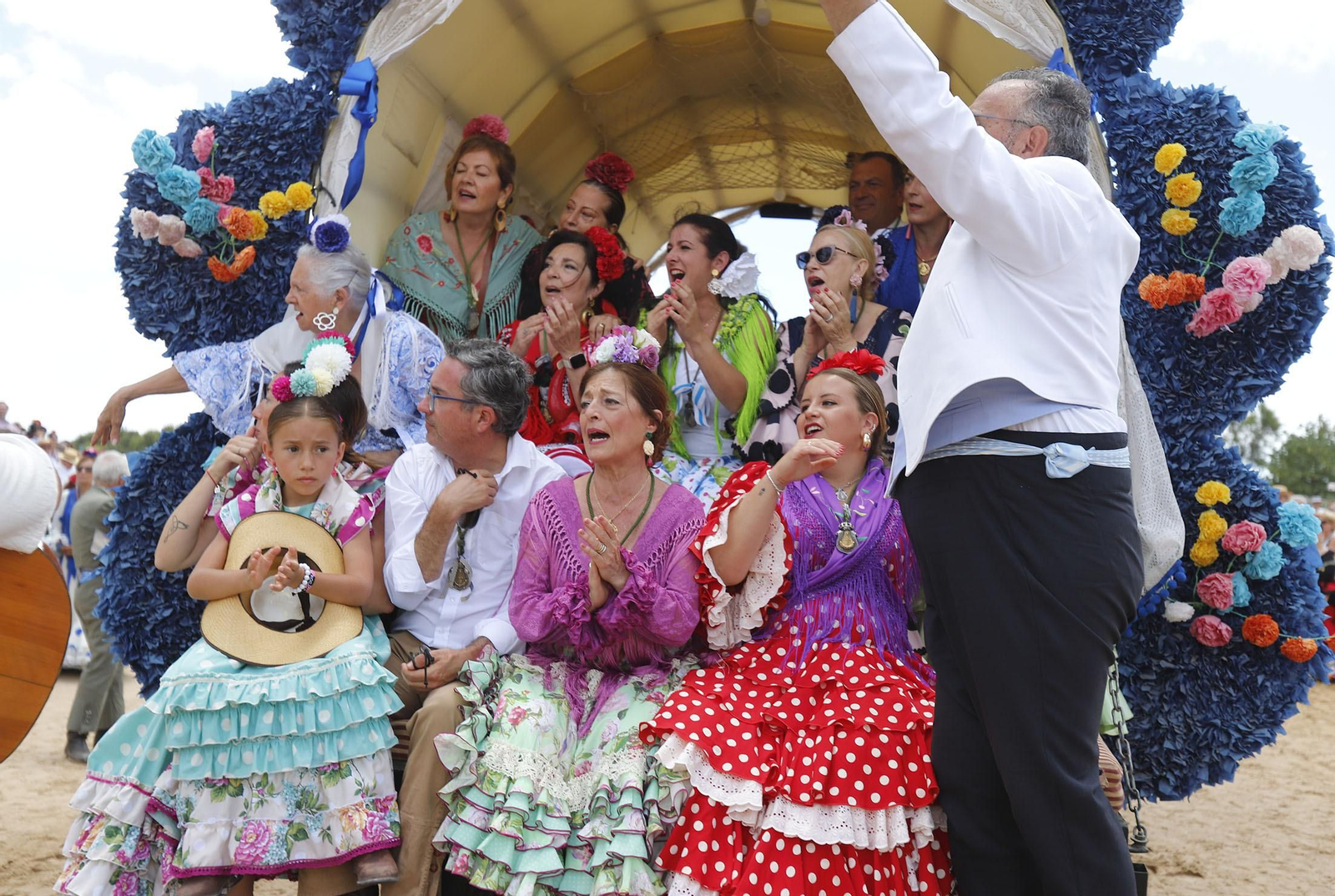 Presentación de la Hermandad de Huelva ante la Blanca Paloma