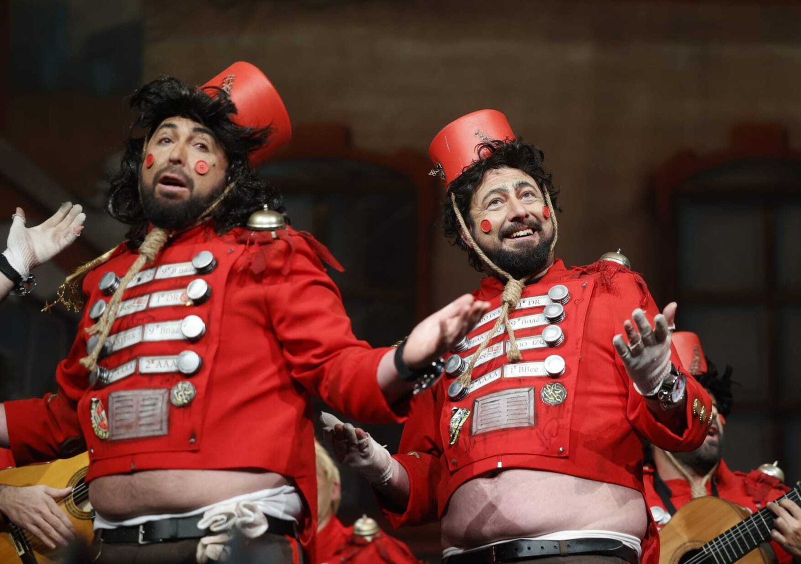 Chirigota 'Hotel resort y Cadi, aquí tiene usté su casa'.