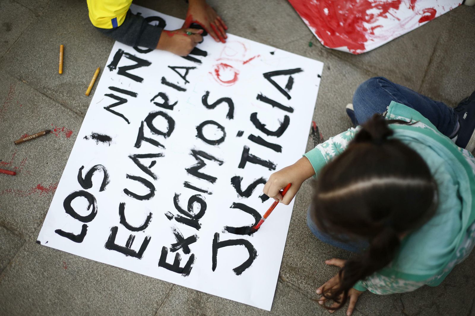 Concentración en la plaza del Carmen contra Lenin Moreno