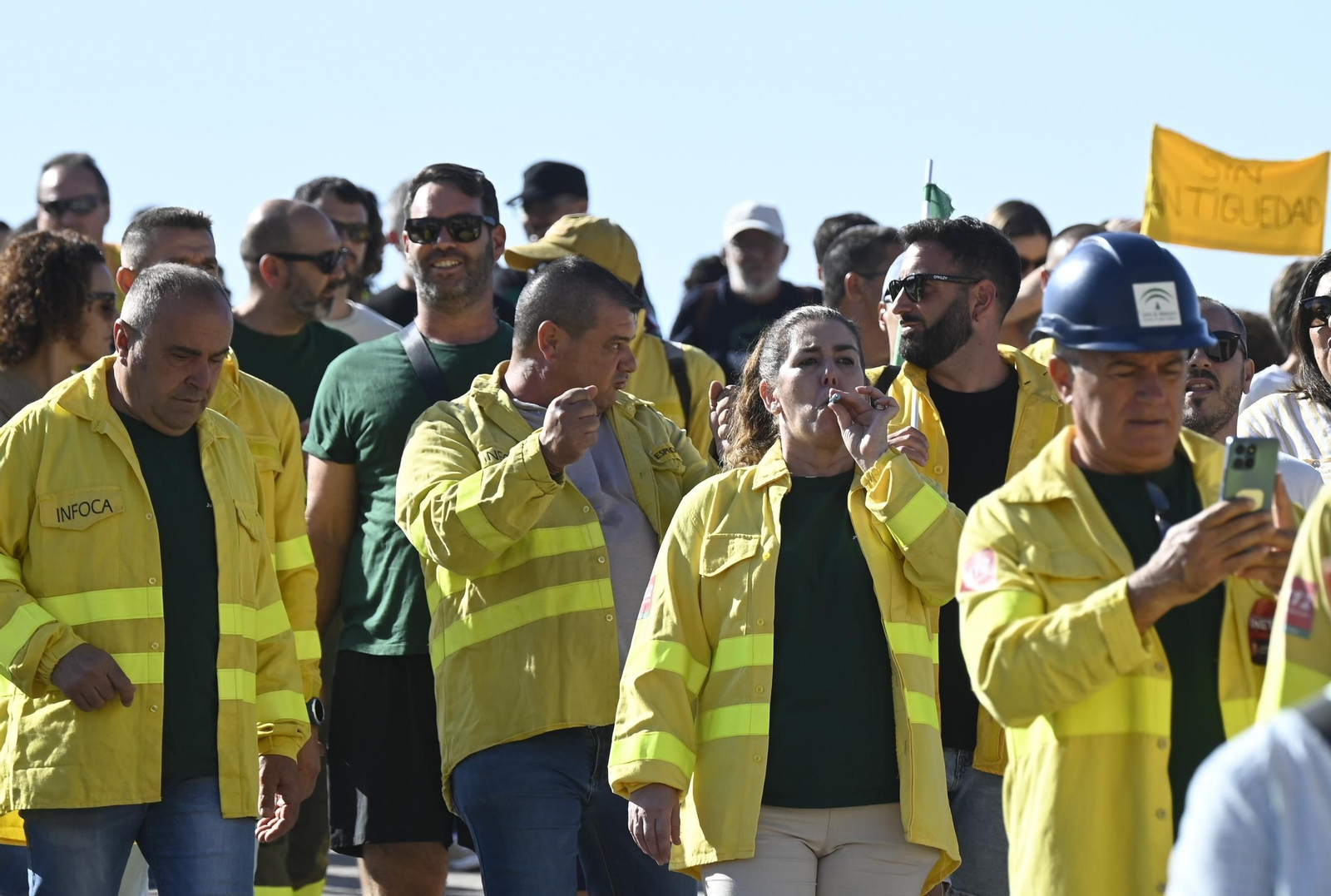 La manifestación de los bomberos forestales en Córdoba, en imágenes