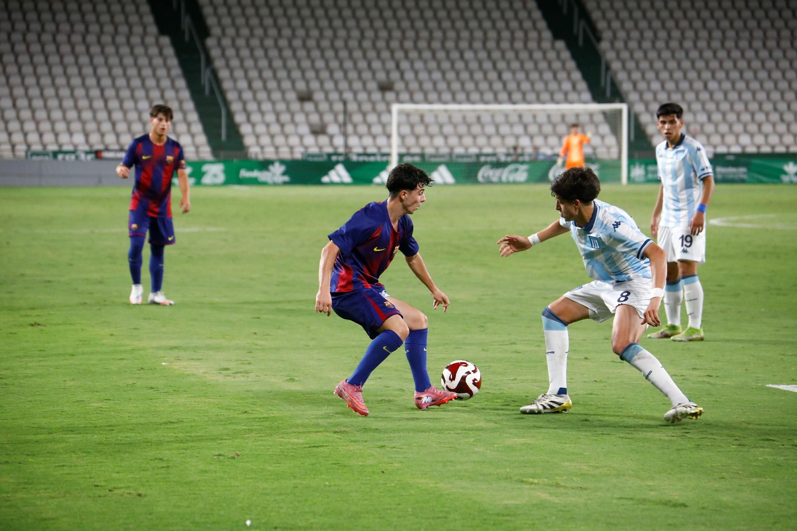 Las mejores fotos del Barcelona - Racing Club de la final del Mundial de Clubes juvenil en El Arcángel
