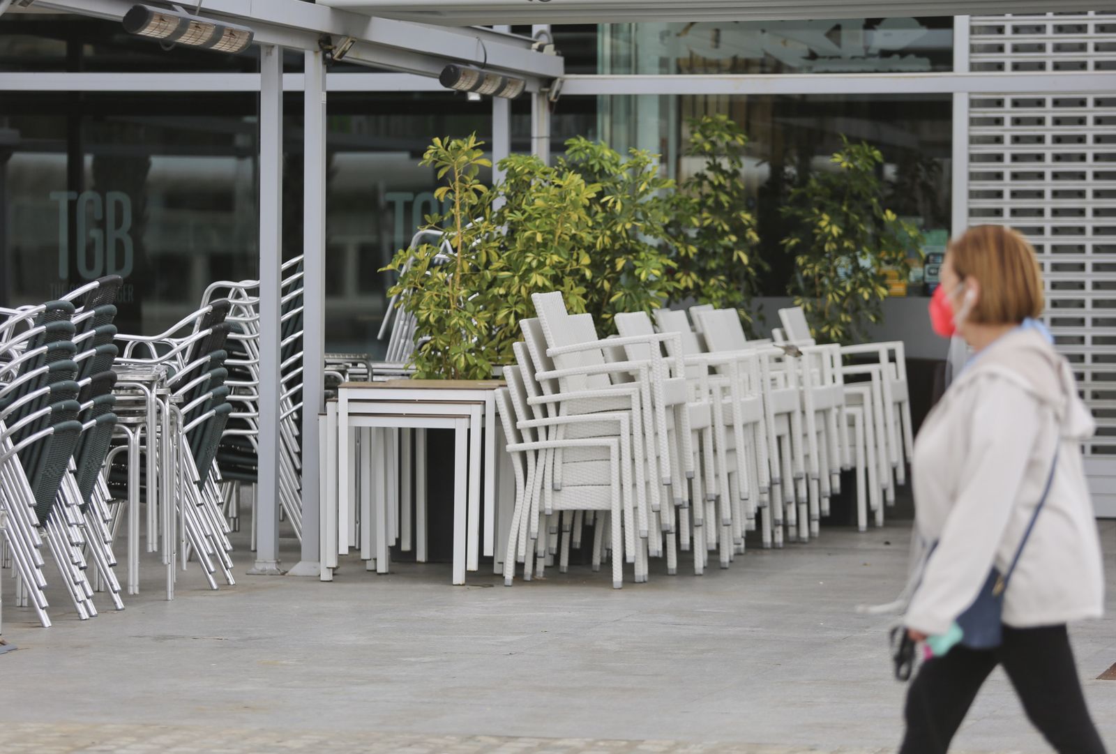 El Muelle Uno tras la primera semana de cierre de comercio y hostelería en Málaga capital