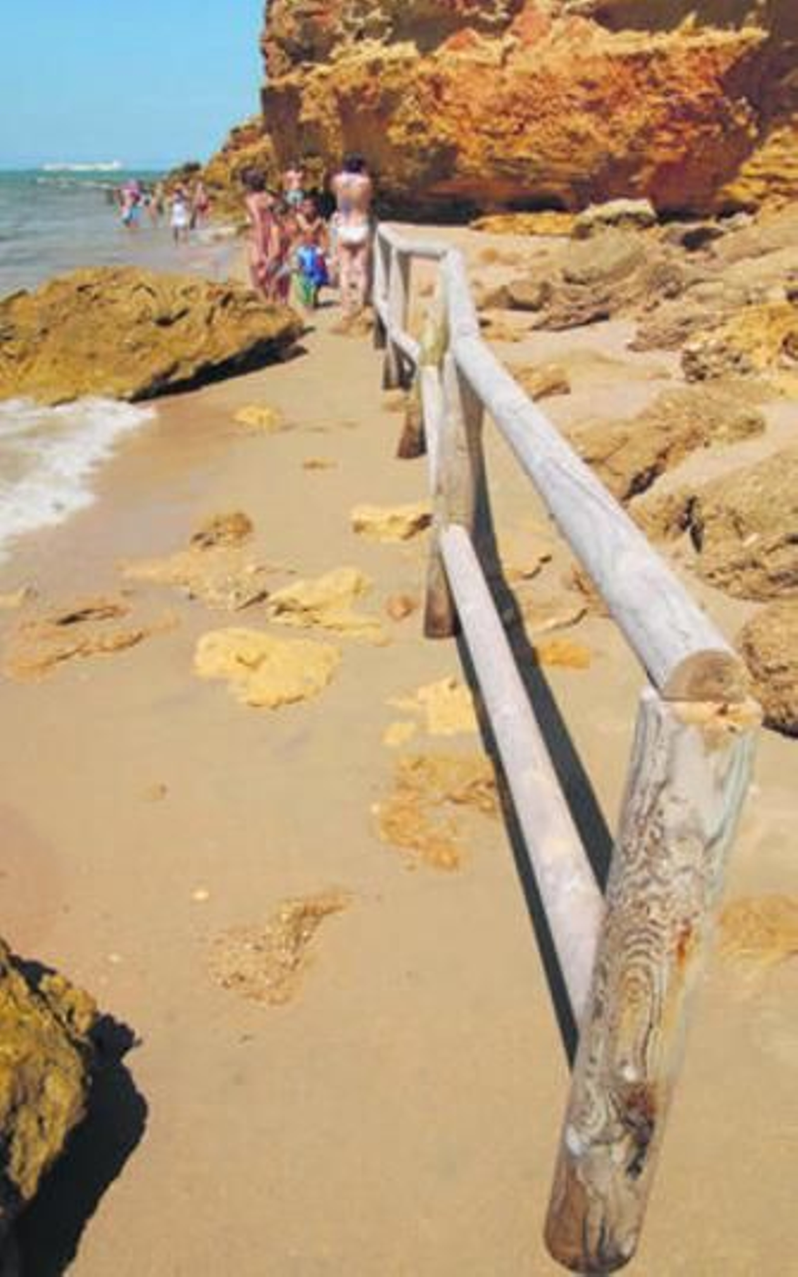 Las piedras son un peligro evidente para los bañistas.