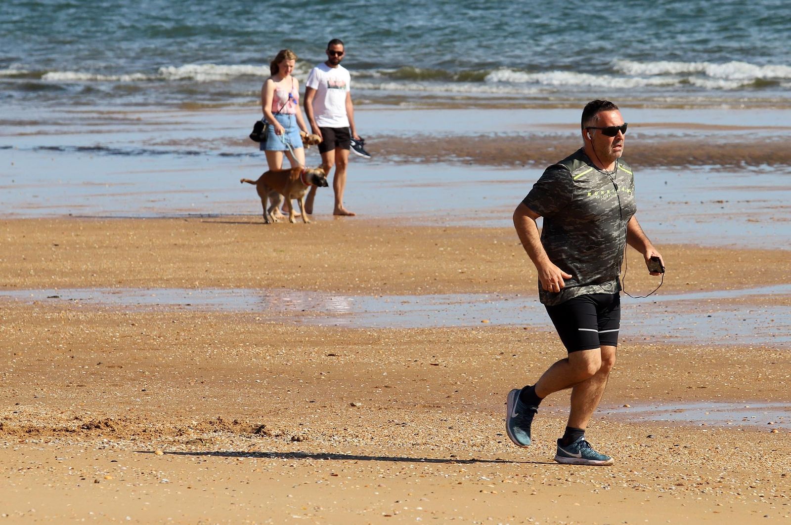 Imágenes de la playa de Punta Umbría en la fase 1 de la desescalada