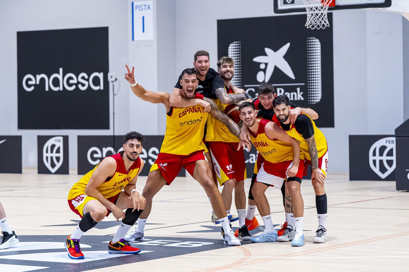 El primer entrenamiento de España con Mario Saint-Supéry y Alberto Díaz