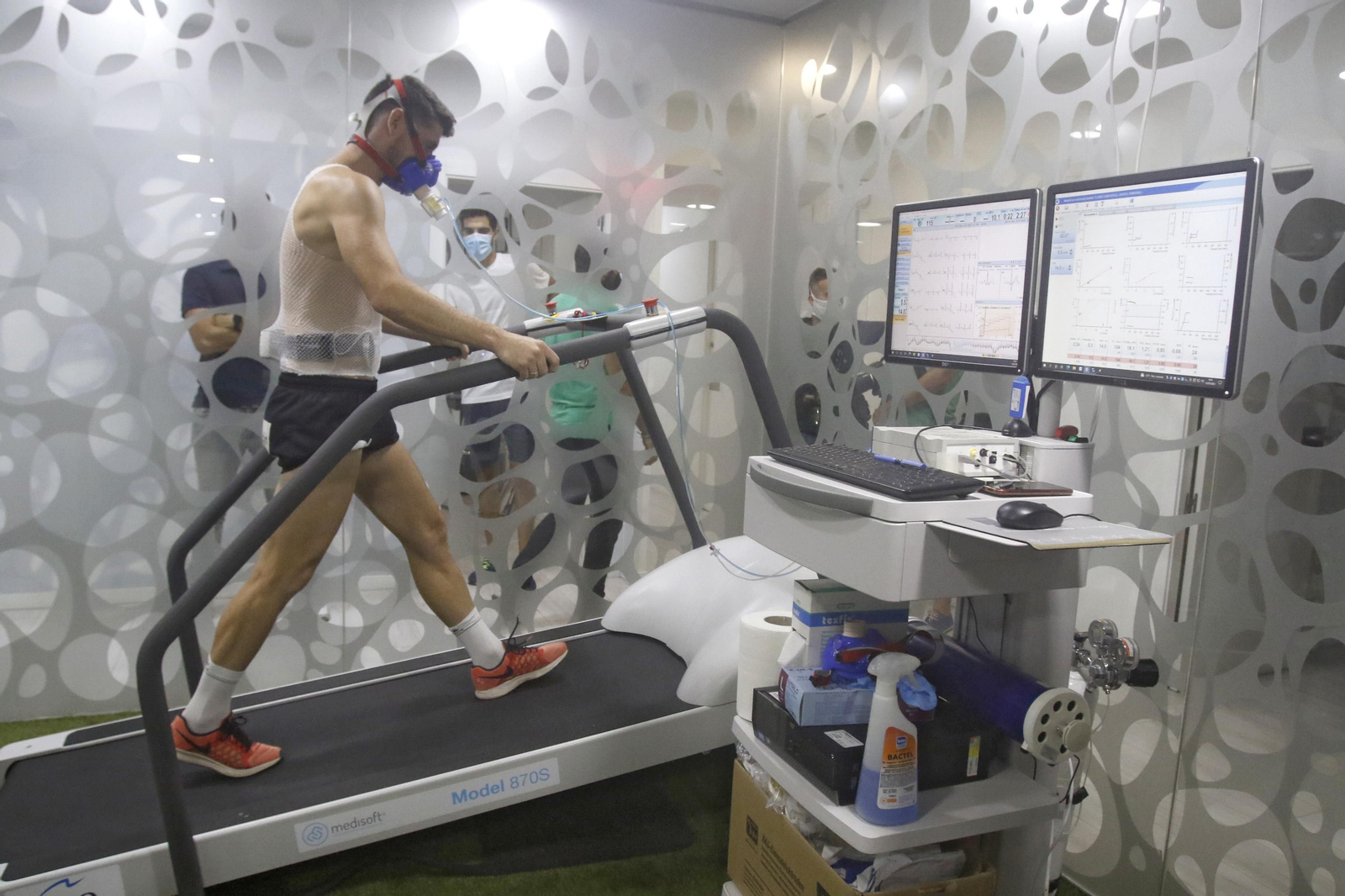 Los reconocimientos médicos del Córdoba CF, en imágenes