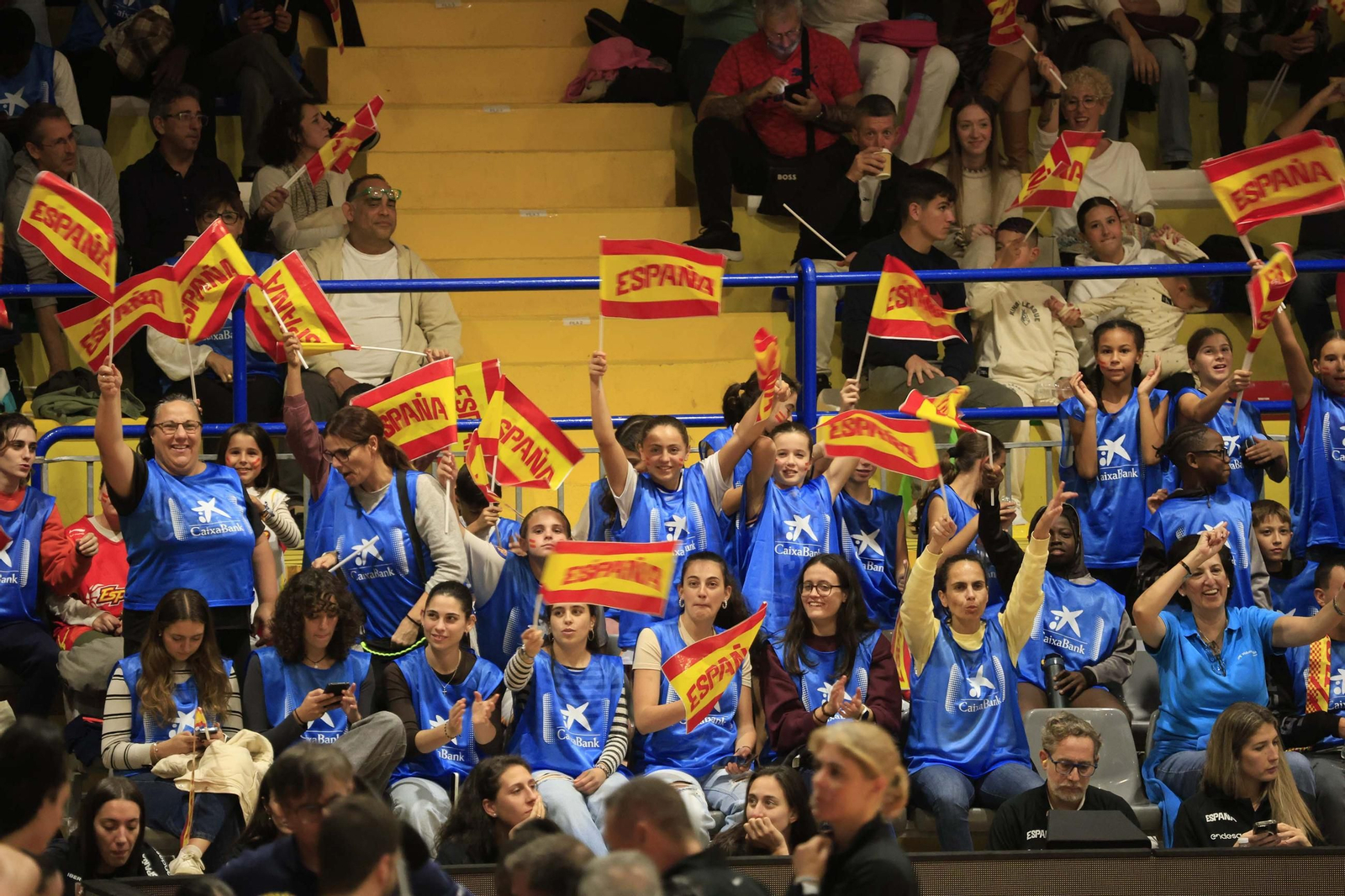 Fotos del partido y ambiente en el España-Francia del Torneo Internacional de Baloncesto Femenino en La Línea