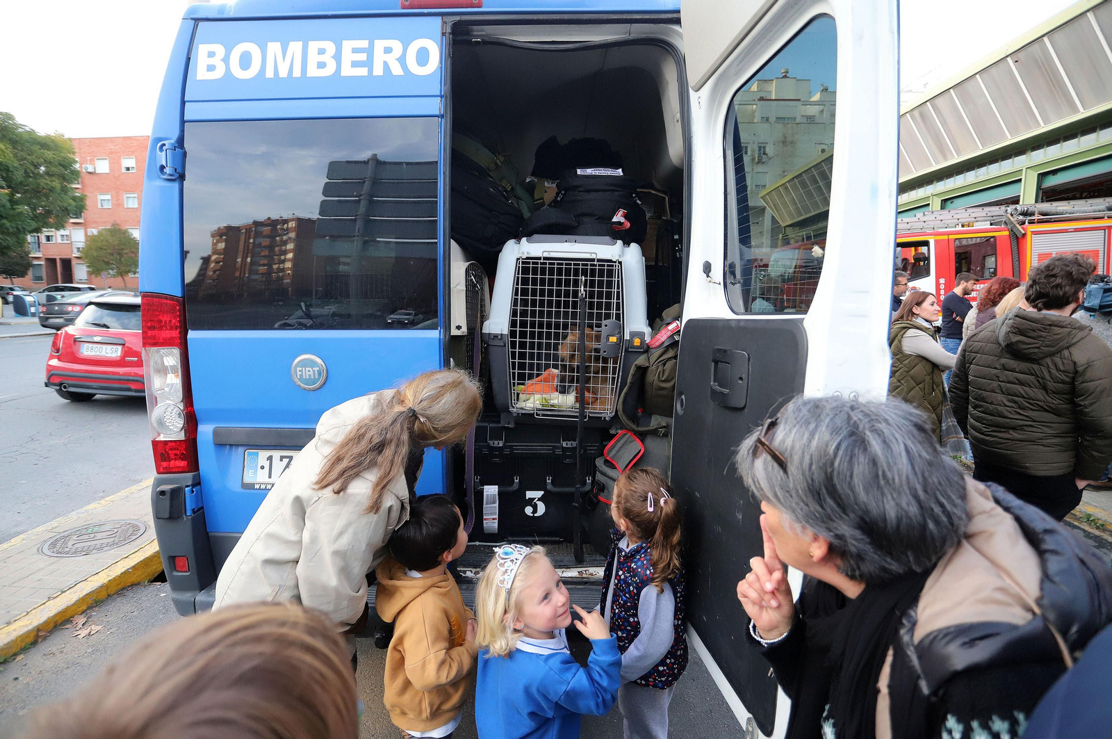 Imágenes del emotivo regreso de los Bomberos de Huelva tras sus labores de rescate en Turquía
