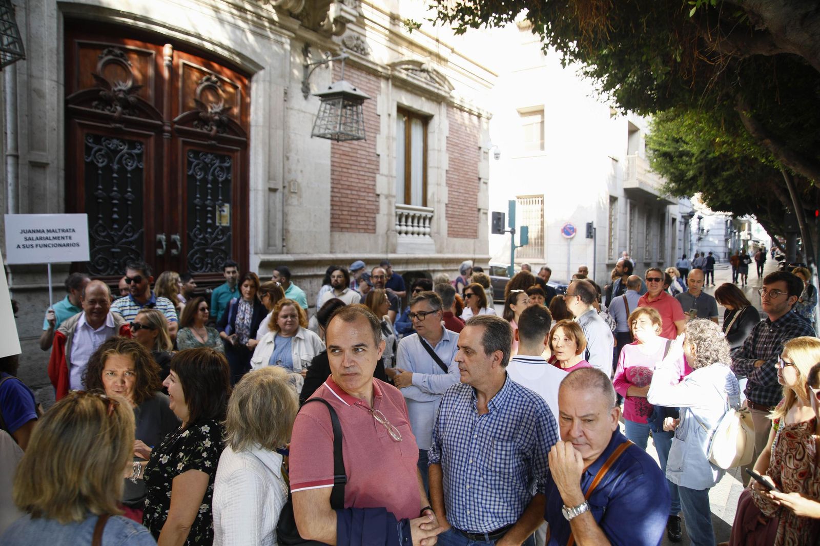 Las imágenes de la concentra para reclamar mejoras laborales para el personal funcionario de la Junta de Andalucía en Almería