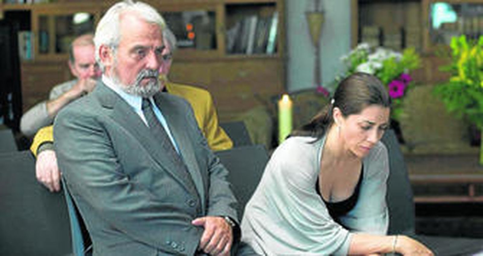 Pepe Sancho y Alicia Borrachero en una escena de la serie que protagonizan para Canal +, 'Crematorio'.