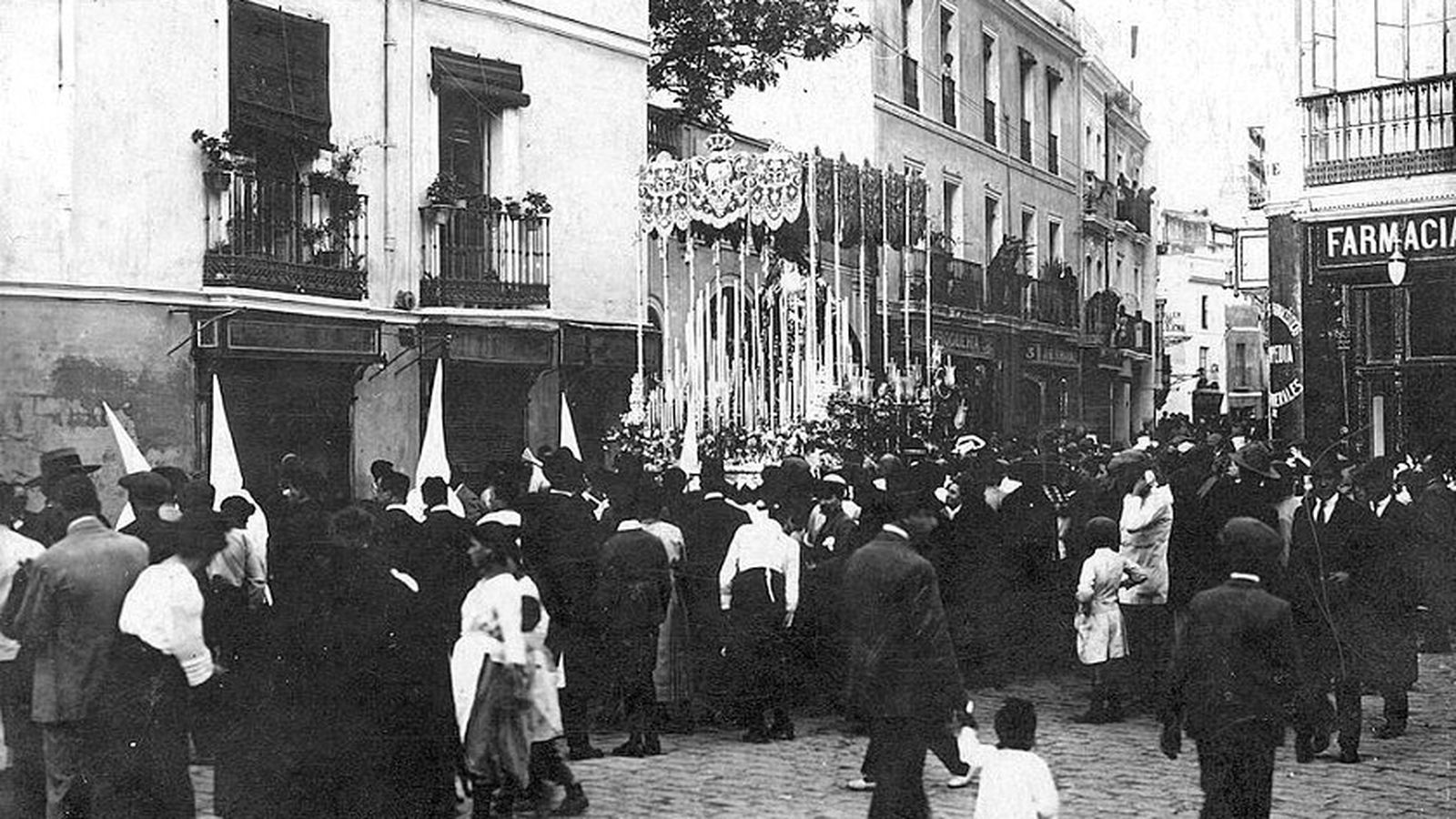 La Virgen de los Ángeles en una instantánea de principios del siglo pasado