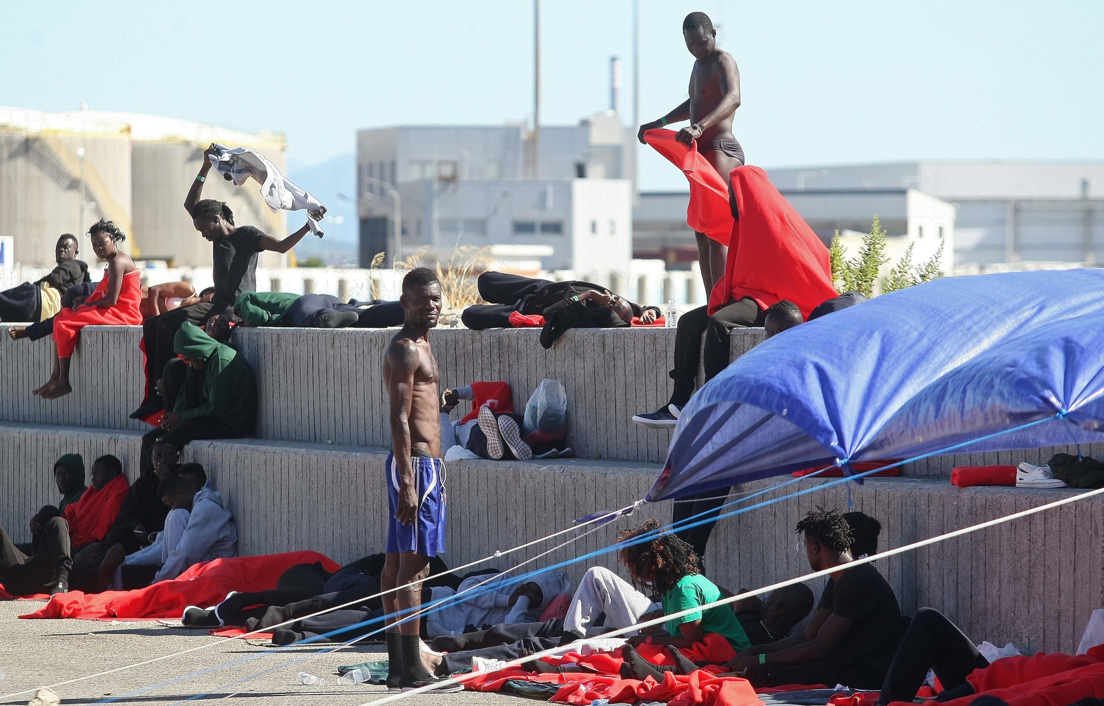 Cientos de migrantes esperan destino acogidos en el Campo de Gibraltar