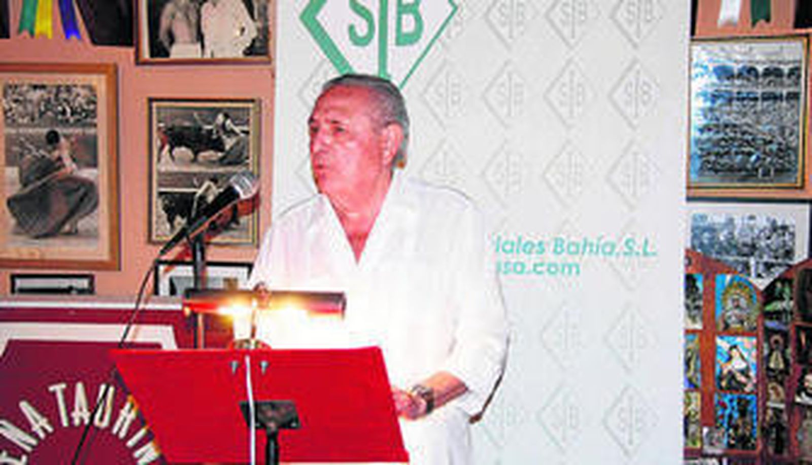 Luis Ortega, durante el acto celebrado en las Bodegas El Cortijo.