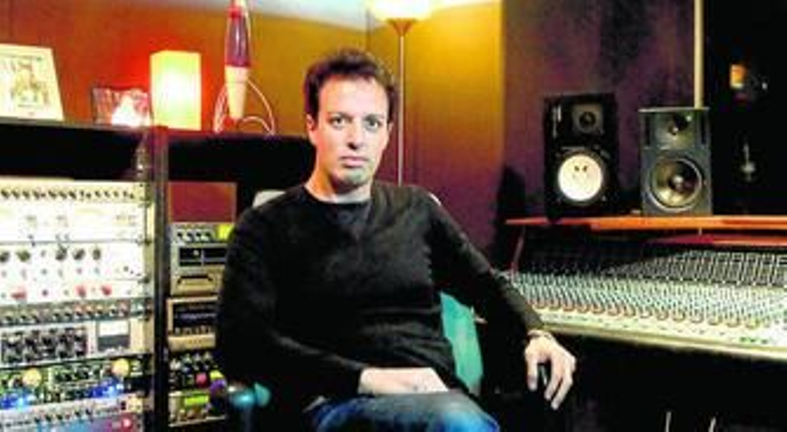 Javi P.P.M. en Pig Estudios, donde ha invertido unos 400.000 euros.