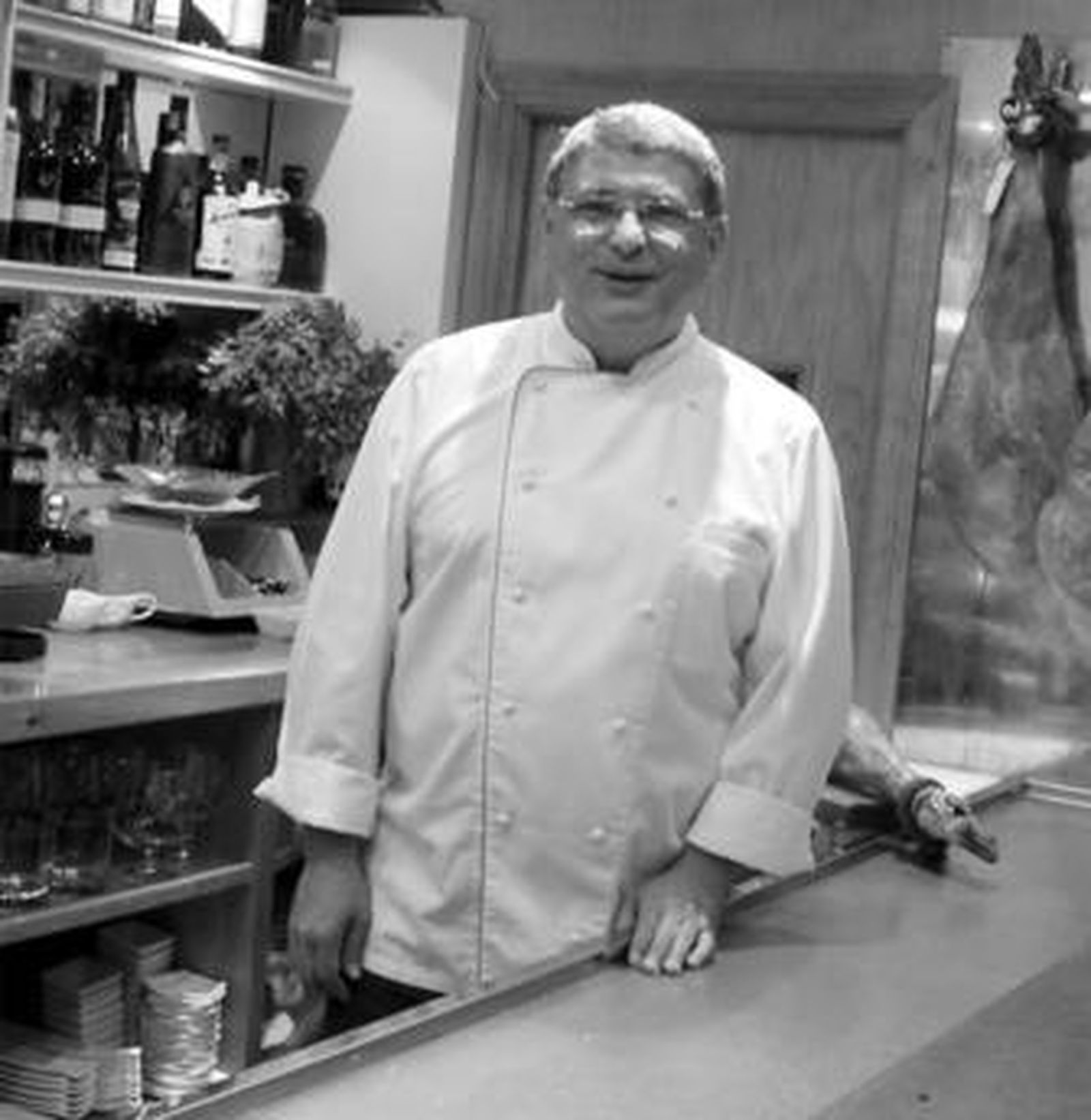 Enrique Caballero, en su restaurante.