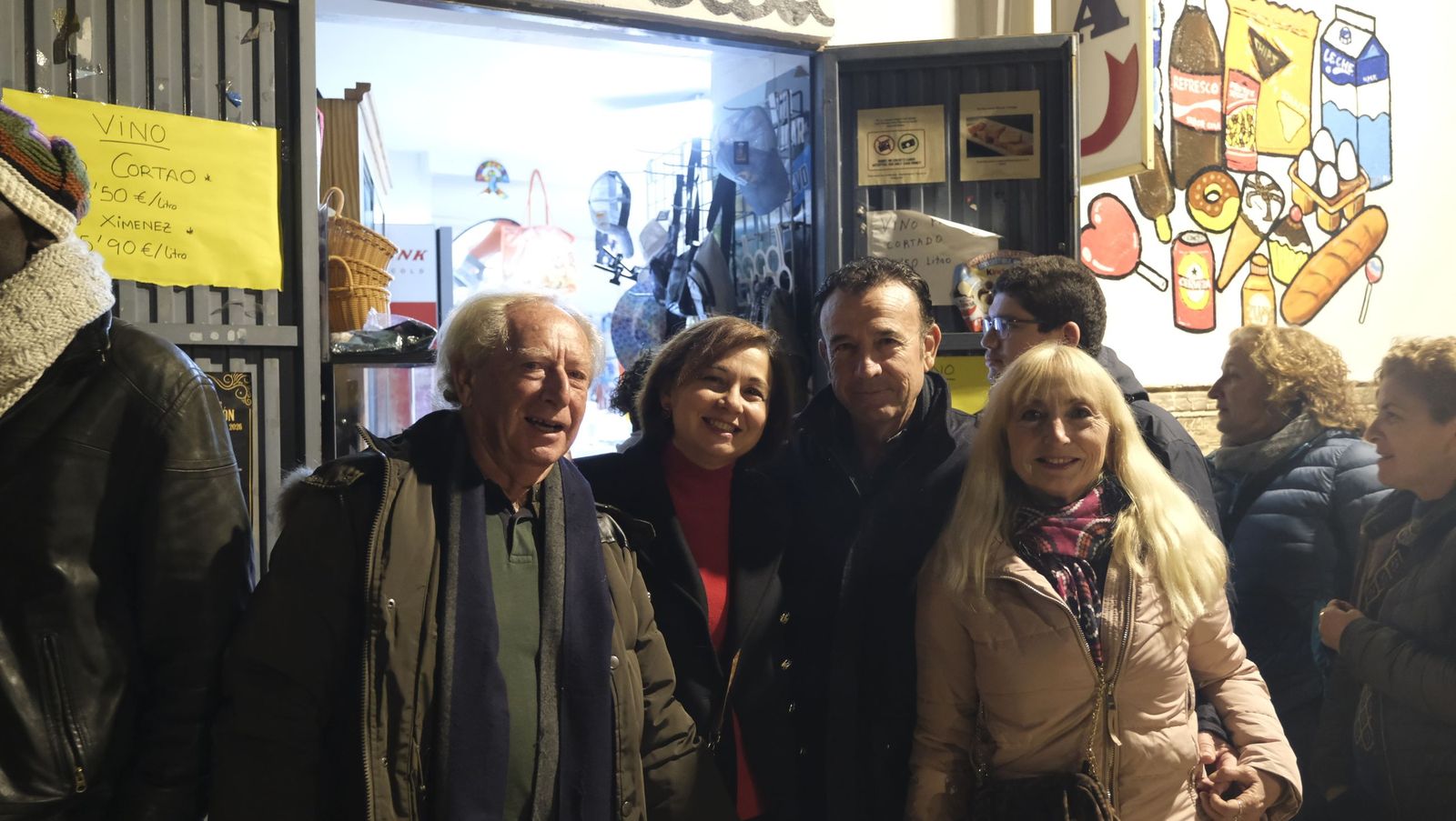 Las Hogueras de San Antón del casco histórico de Almería, en imágenes