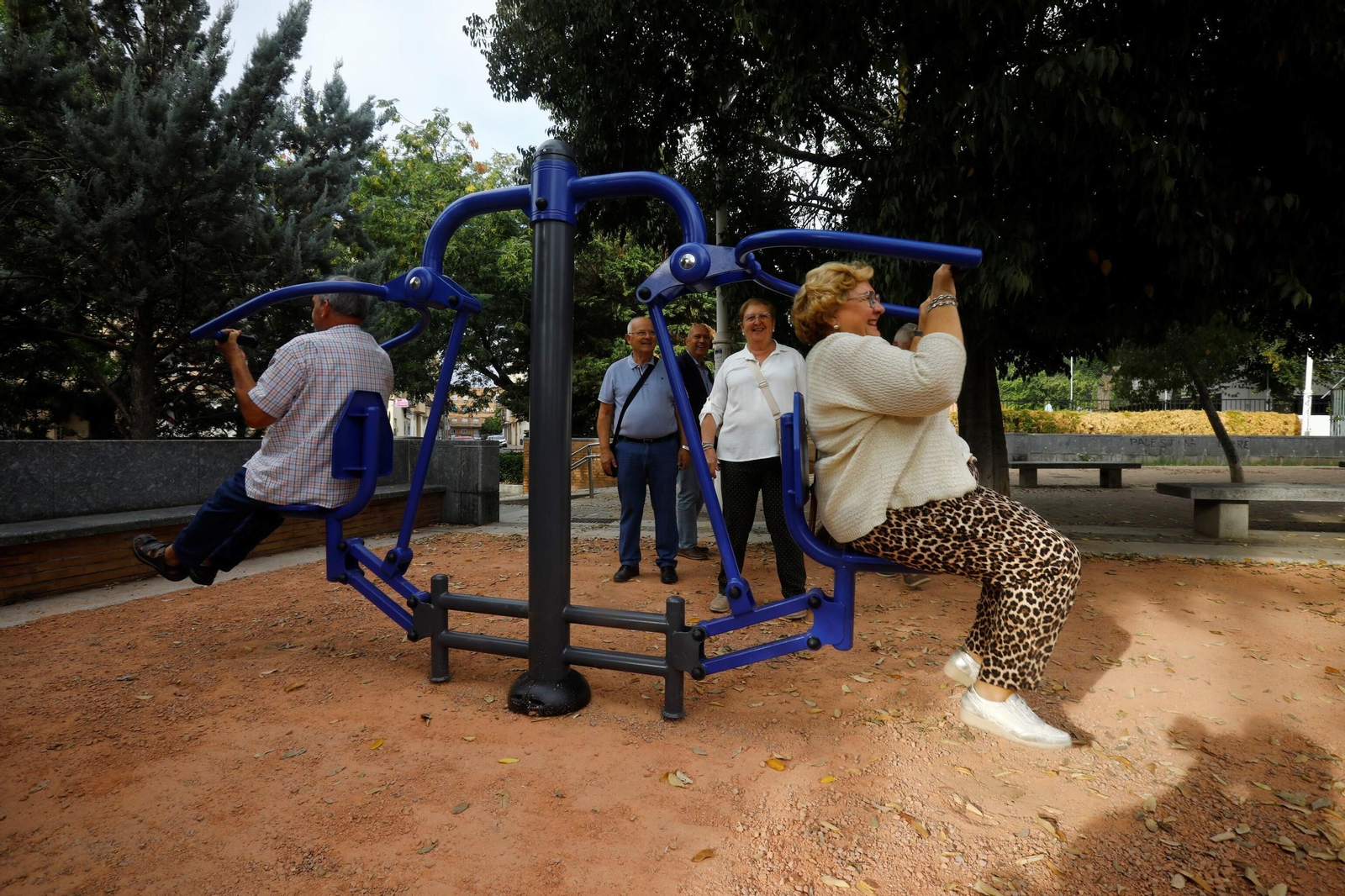 Mayores en un parque cardiosaludable de Córdoba.