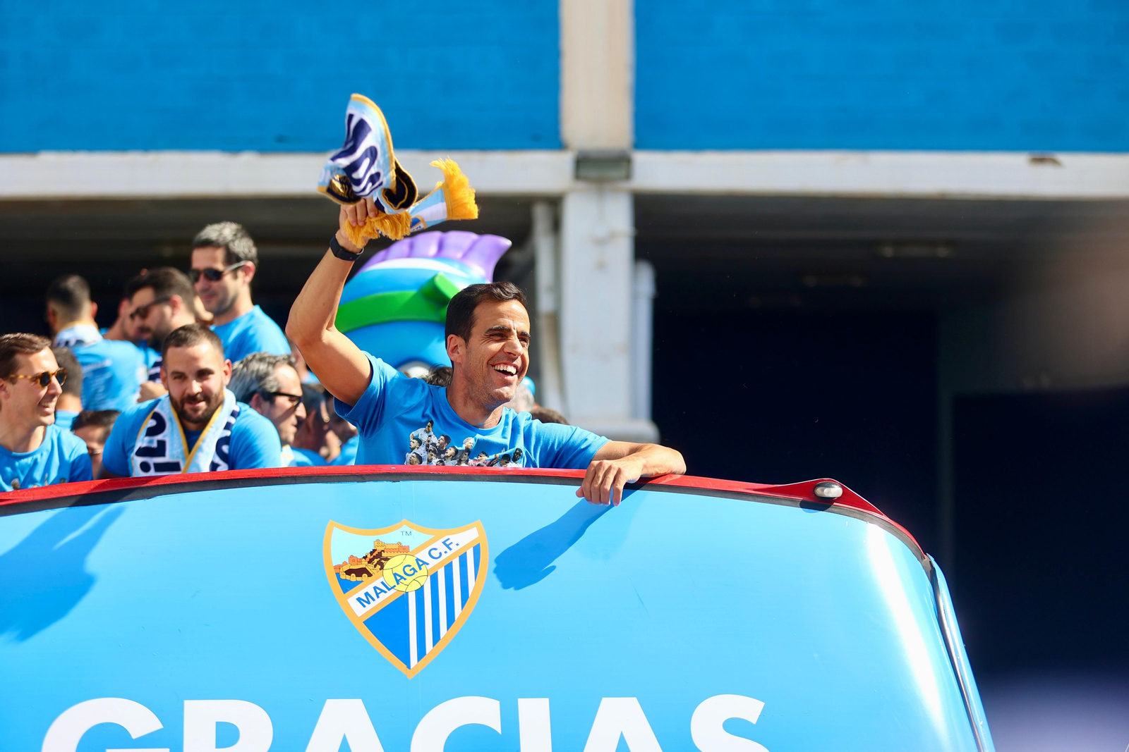 El malaguismo sale a la calle en avalancha: Las fotos de la celebración del ascenso