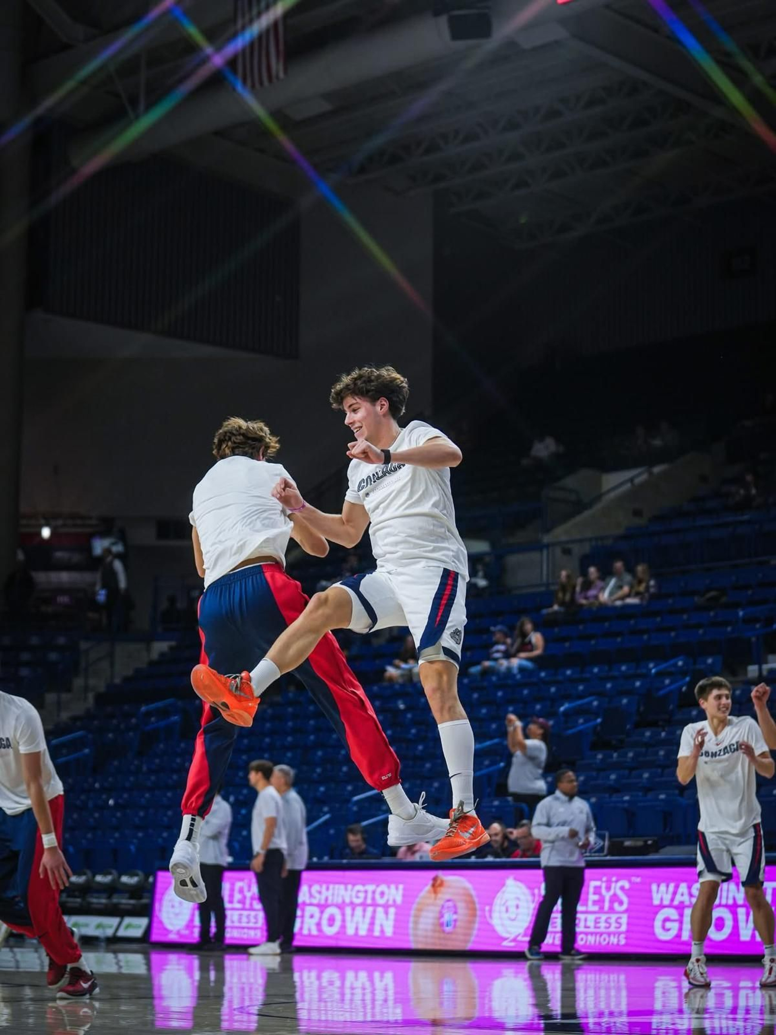 NCAA: Mario Saint-Supéry y Guille del Pino debutan con victoria