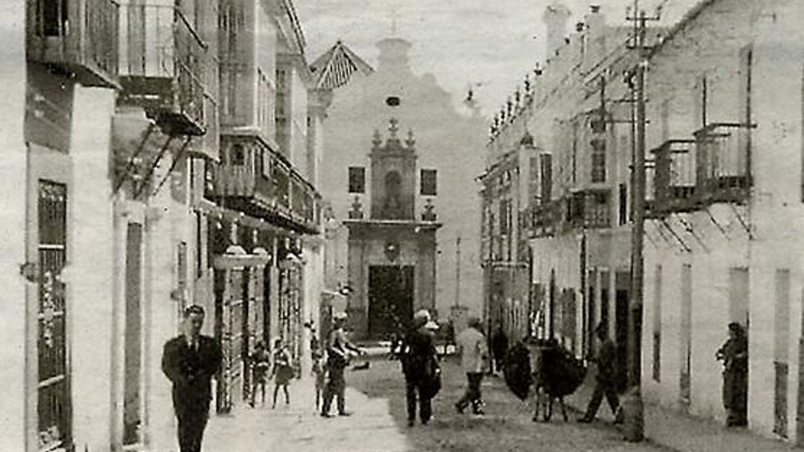 Fachada de la iglesia del convento, vista desde la calle San Antonio.