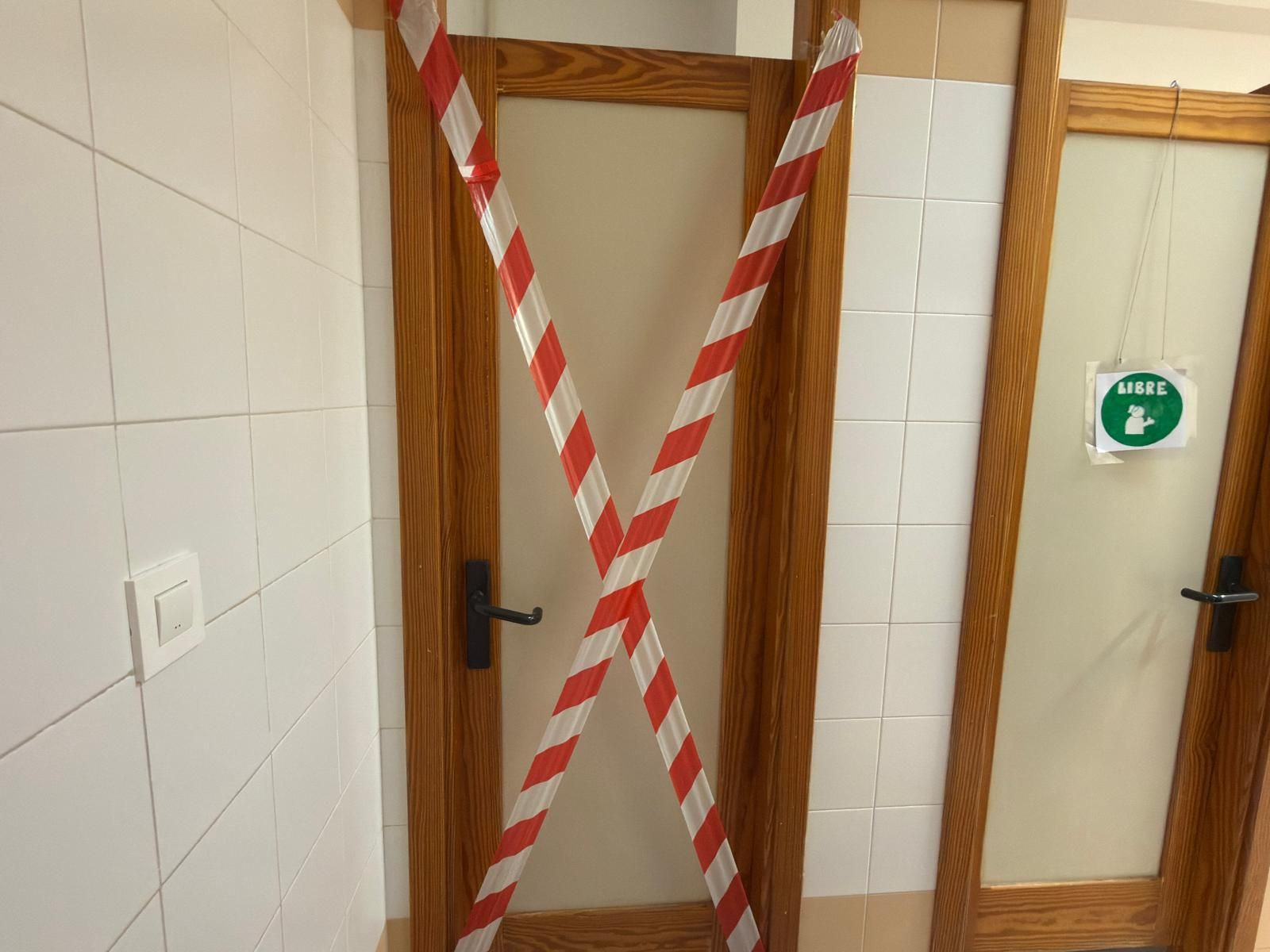 Baño inutilizado en el CEIP Virgen del Loreto