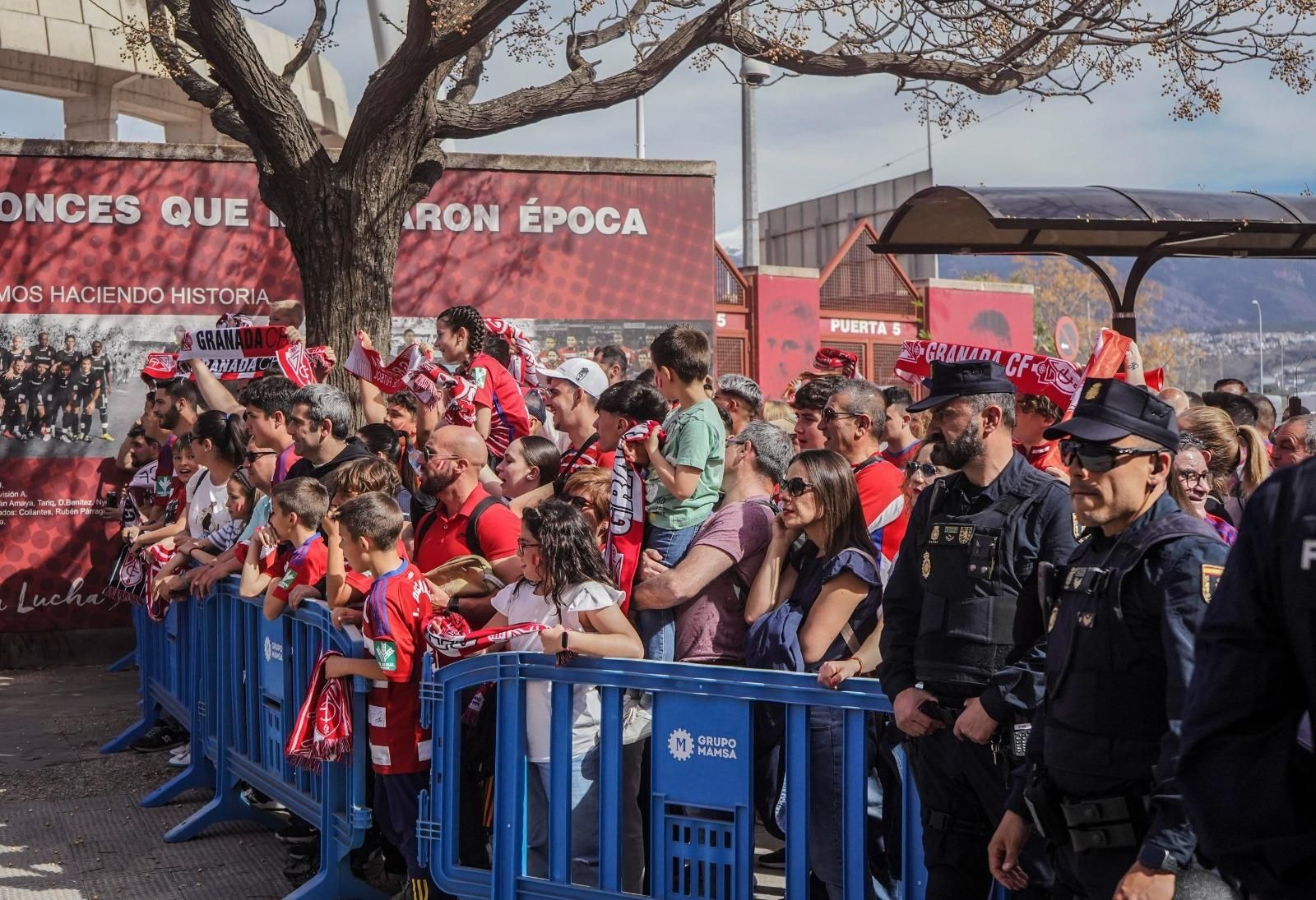 Encuéntrate en la grada en el Granada CF - Real Oviedo