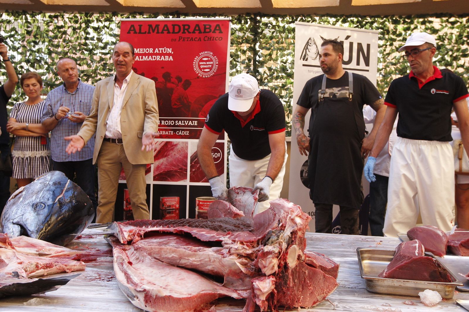 El ronqueo del atún de almadraba llega a Almería