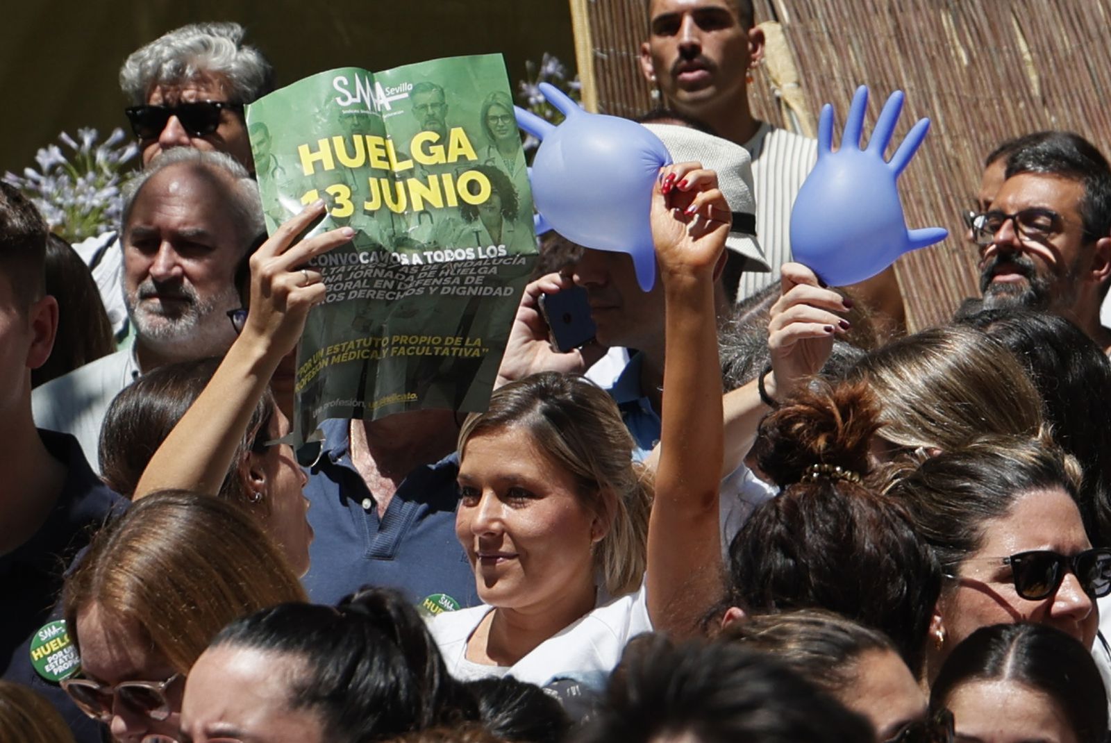 Las imágenes de la manifestación de los médicos sevillanos contra el nuevo estatuto