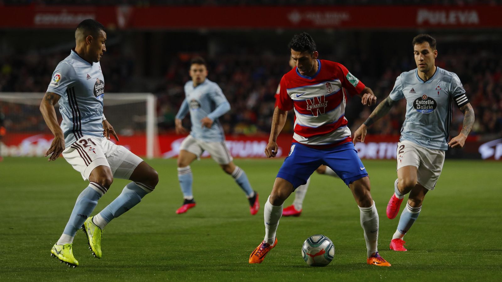 Köybasi actuó como carrilero zurdo y se las tuvo que ver con Iago Aspas.