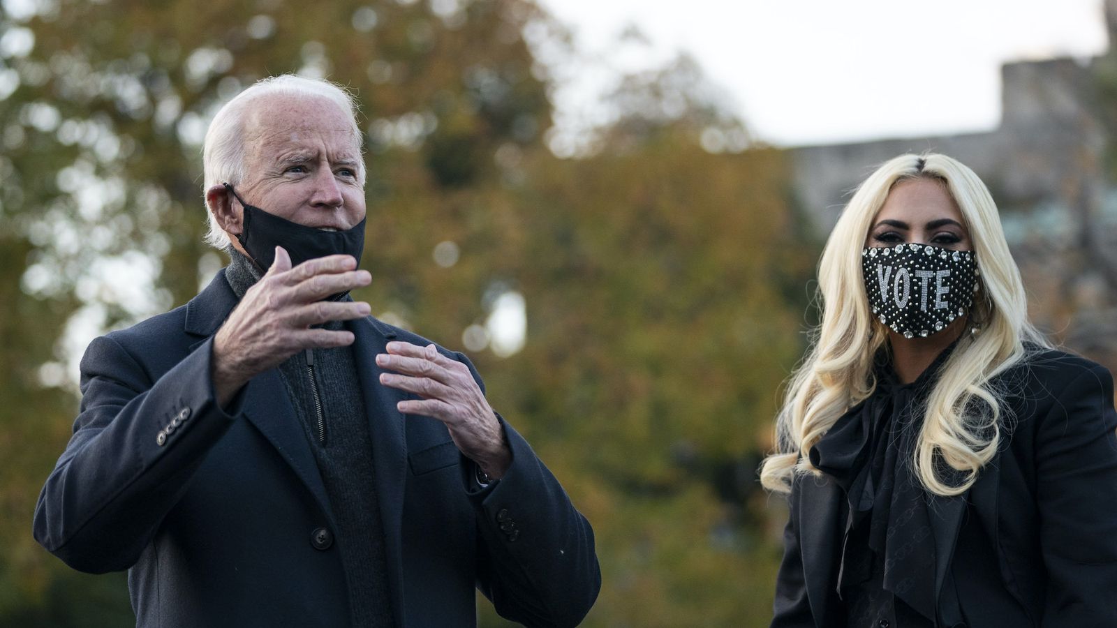 Joe Biden y Lady Gaga, en un acto de campaña en el que la artista le mostró su respaldo.