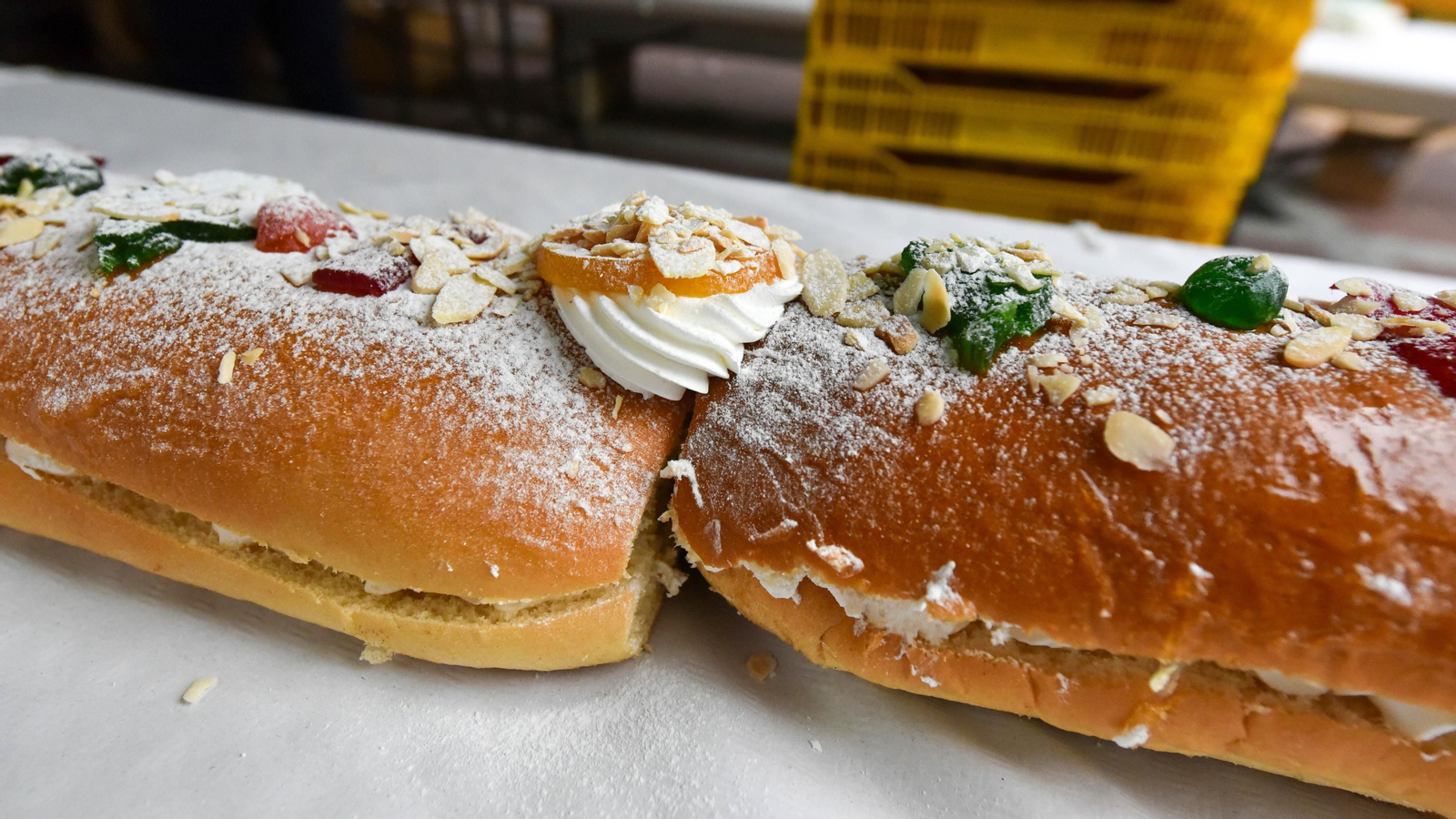 El III roscón de Reyes gigante solidario de Algeciras, en imágenes