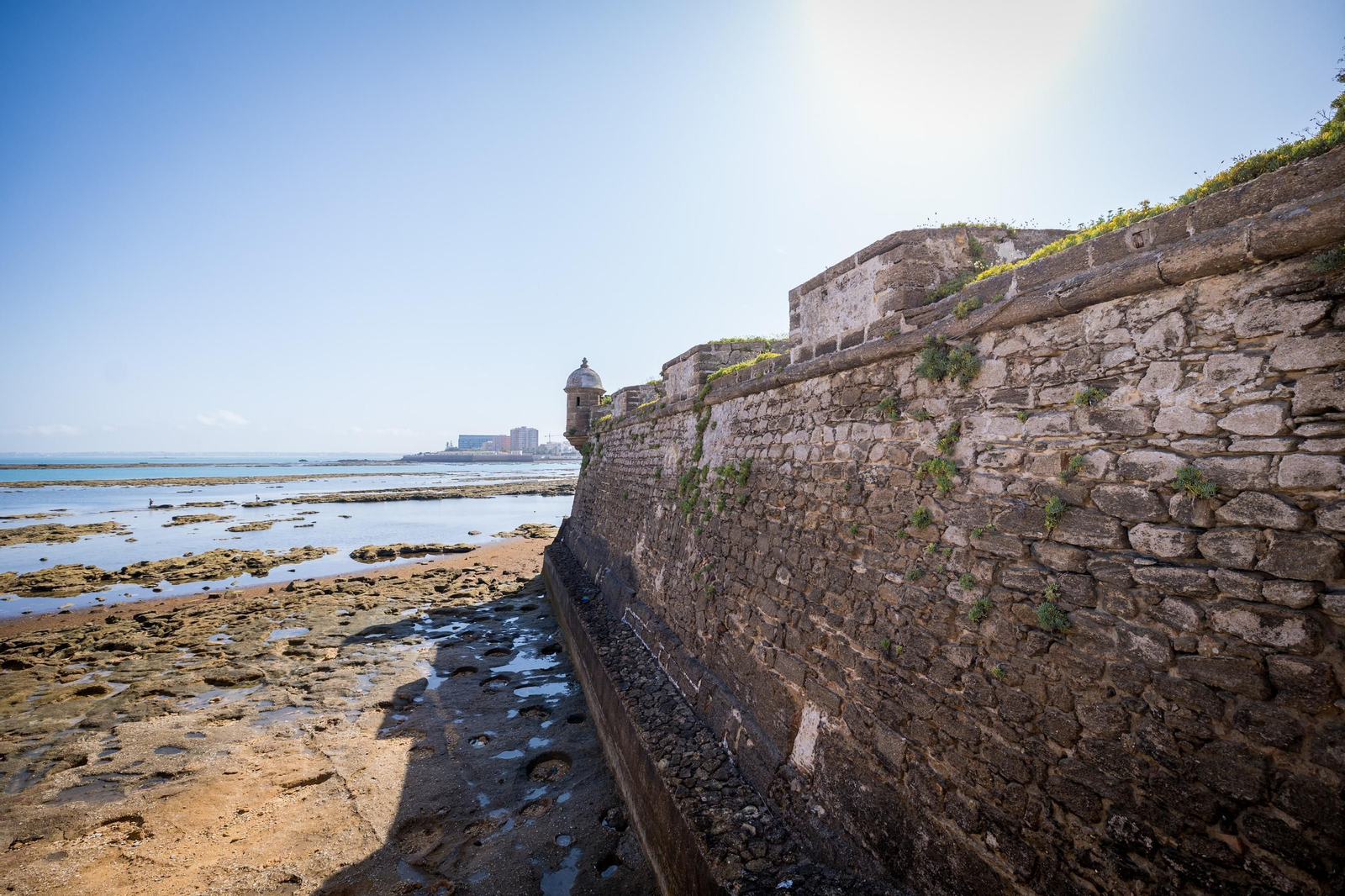 Imágenes del estado del castillo de San Sebastián de Cádiz