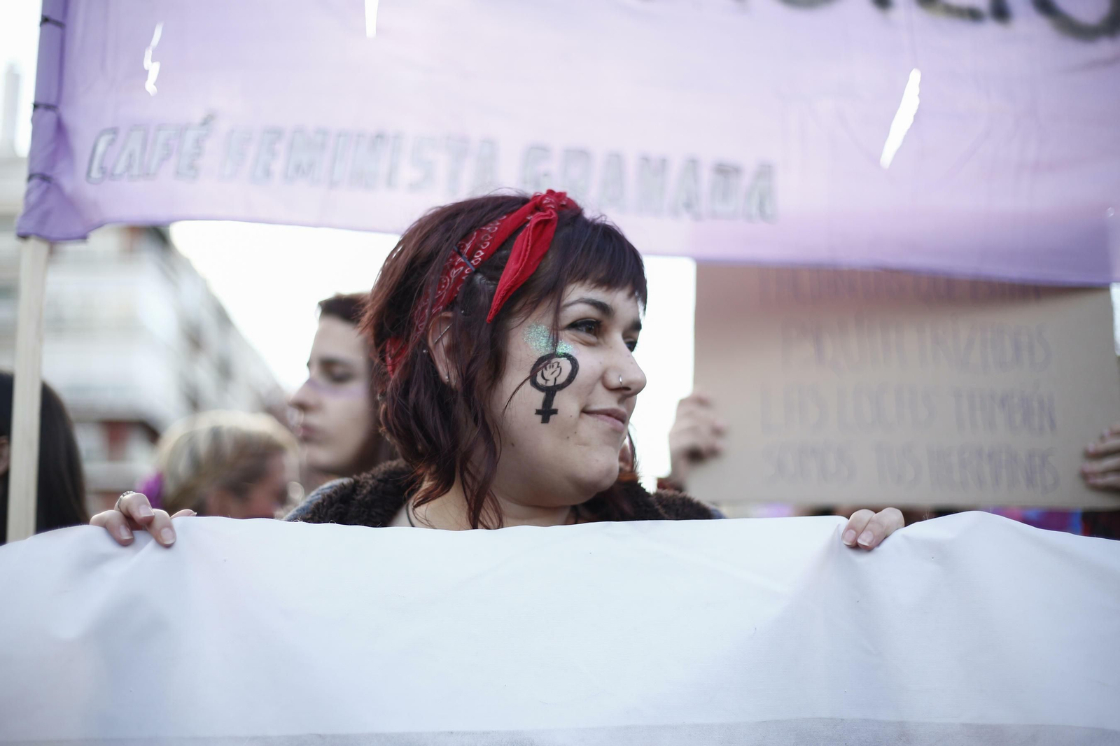 Granada se tiñe de morado con la ola feminista