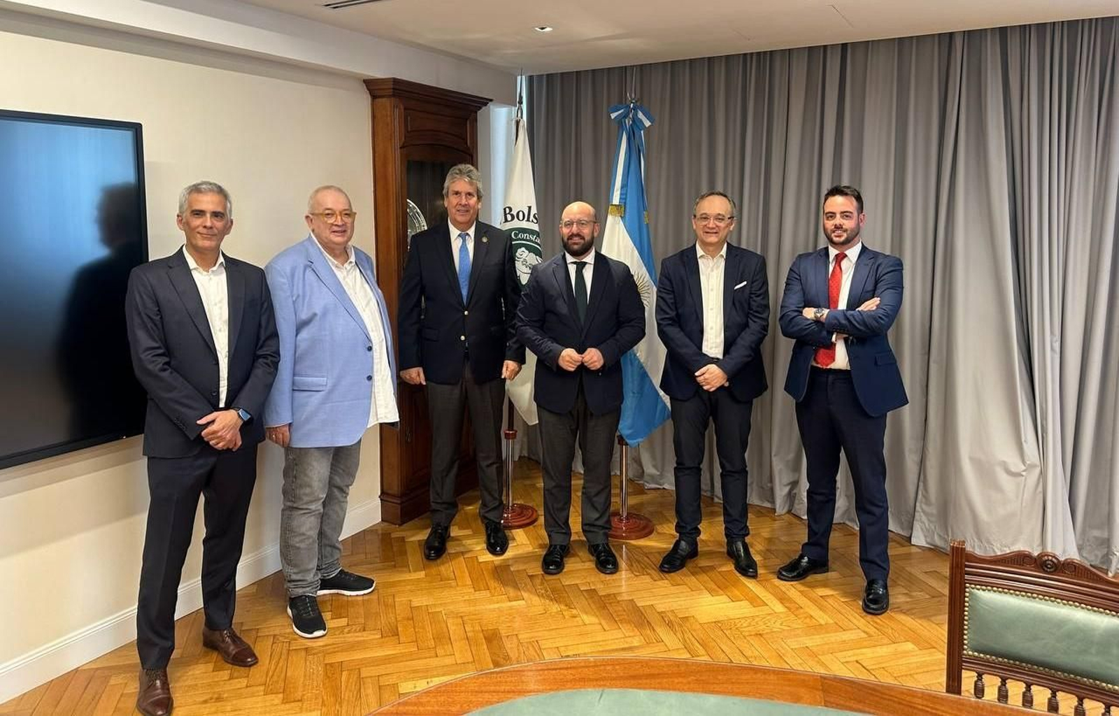 Germán Beardo, junto a Antonio Caraballo, Jesús Garay y representantes argentinos.