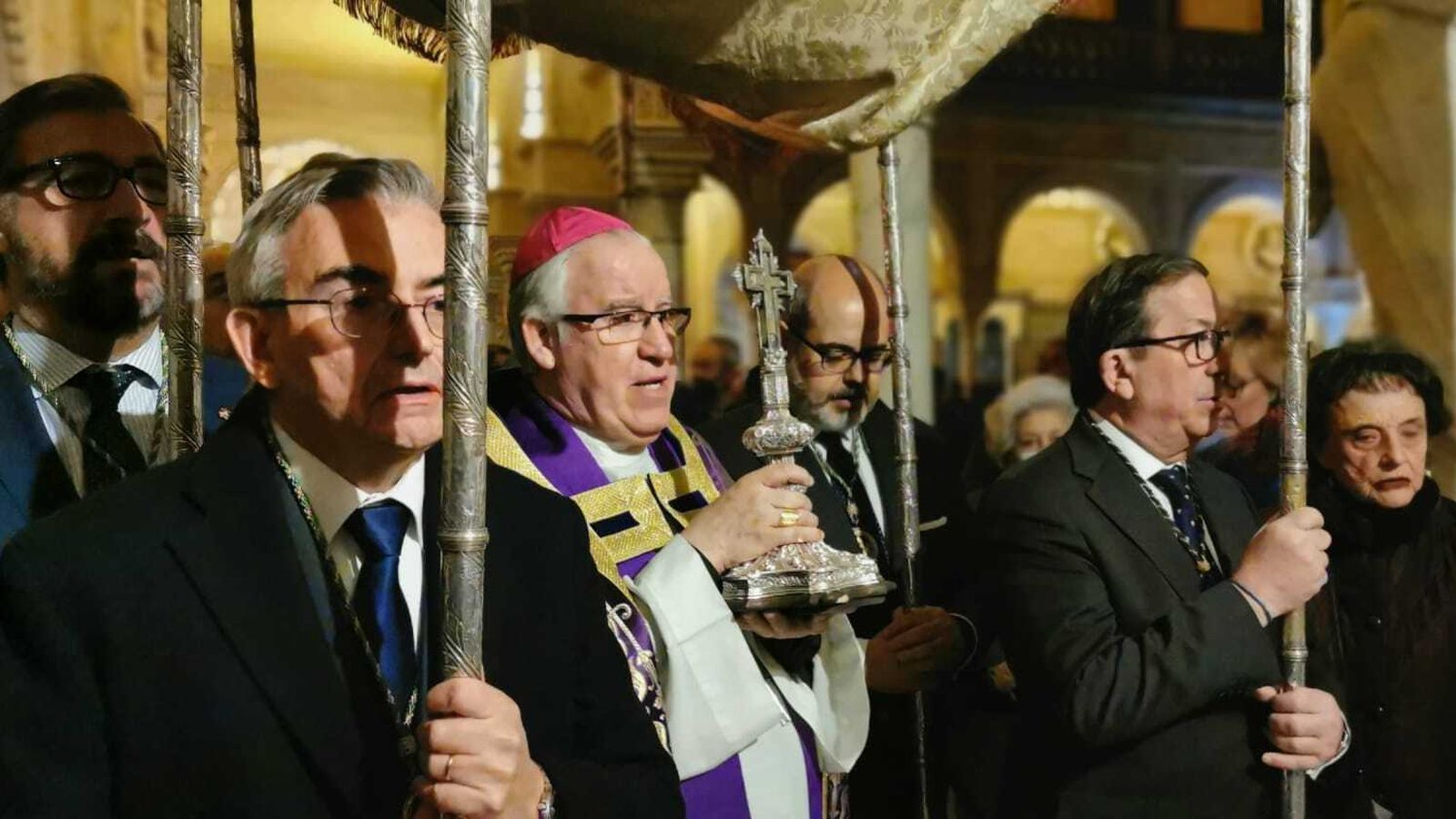 Monseñor José Ángel Saiz preside el Vía Crucis de la Pía Unión